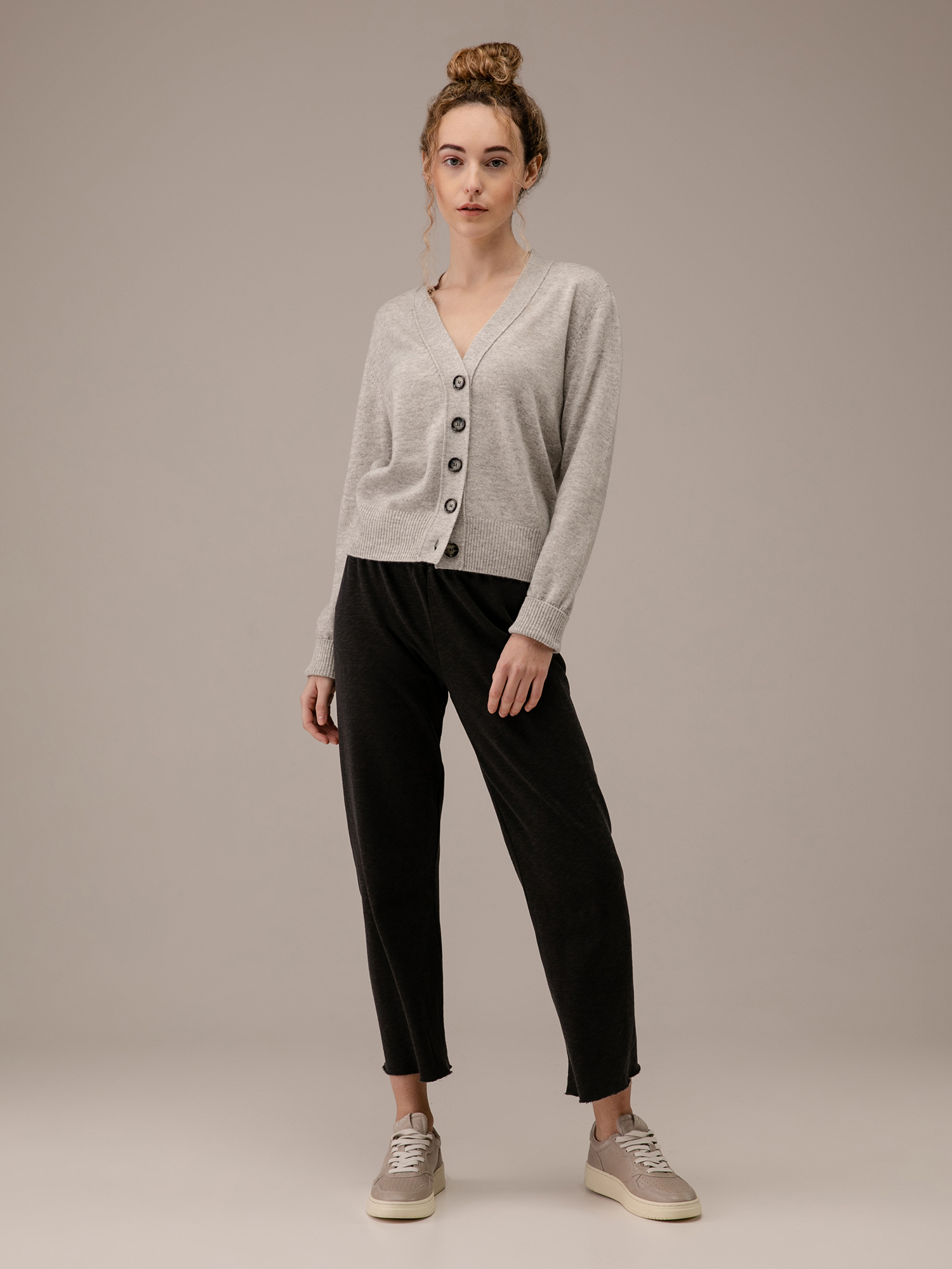 Detailansicht von Strickjacke aus Schurwolle von ALLUDE