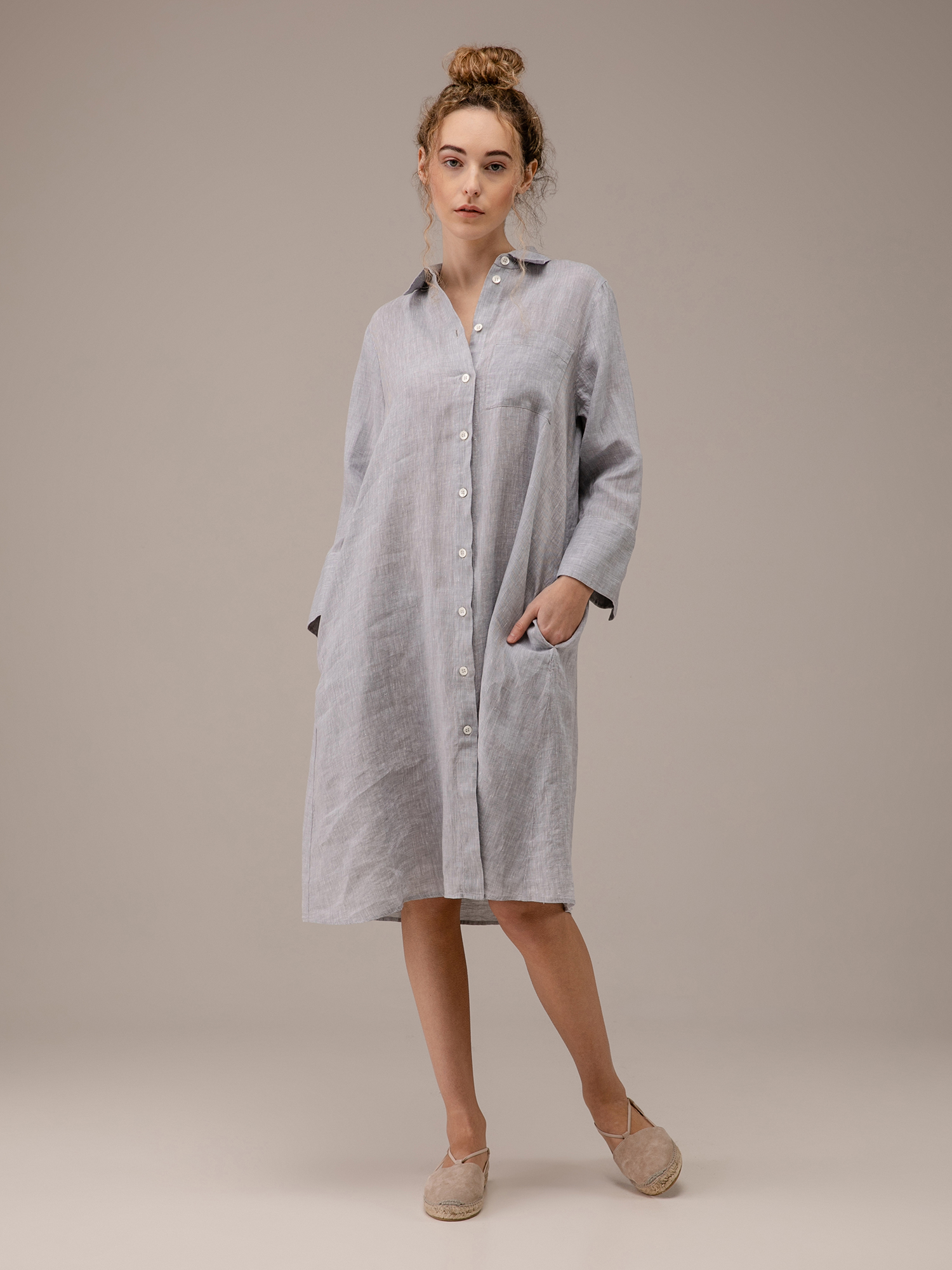 Detailansicht von Midi-Blusenkleid aus Leinen von ROBERT FRIEDMAN