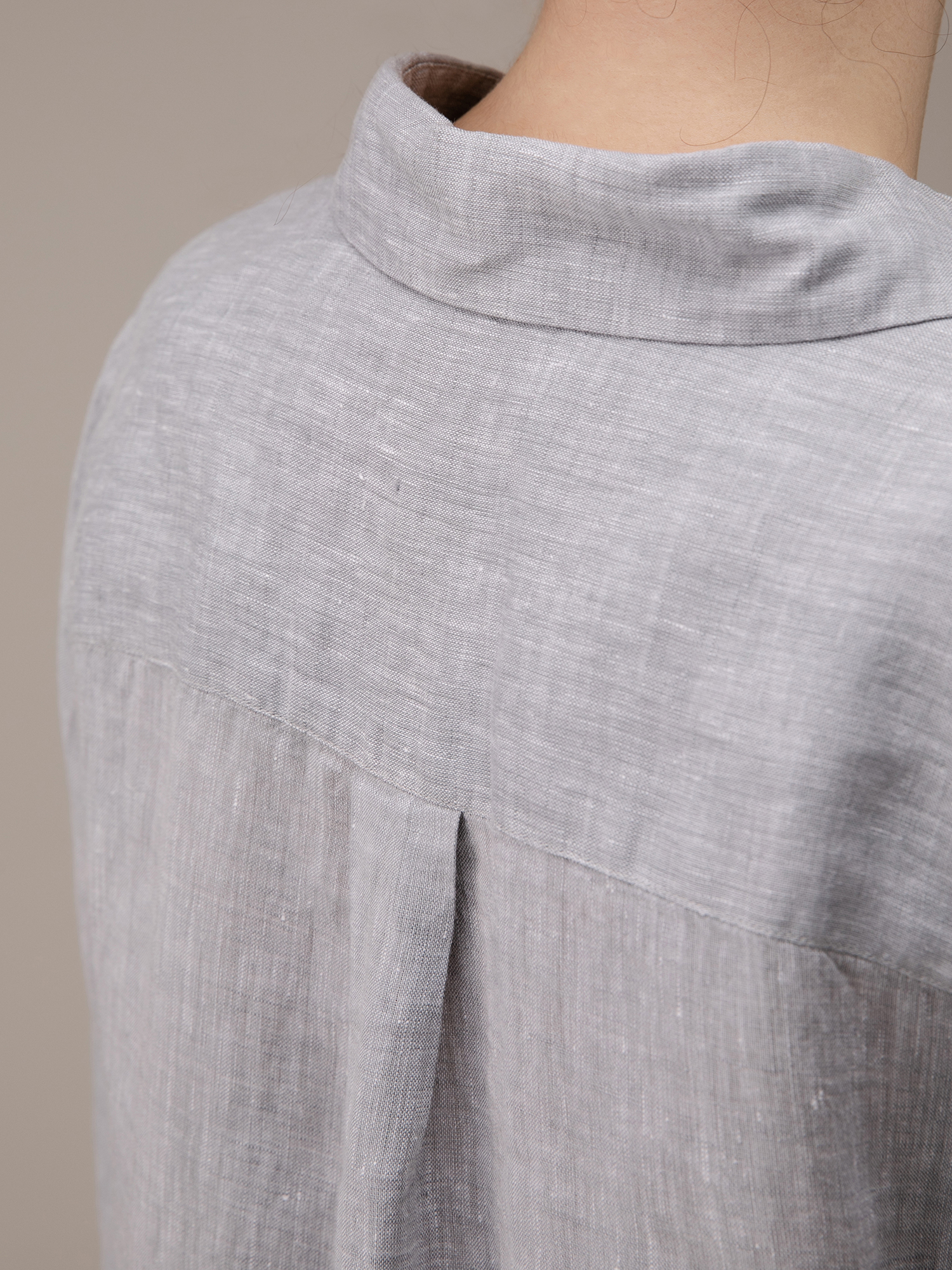 Detailansicht von Midi-Blusenkleid aus Leinen von ROBERT FRIEDMAN