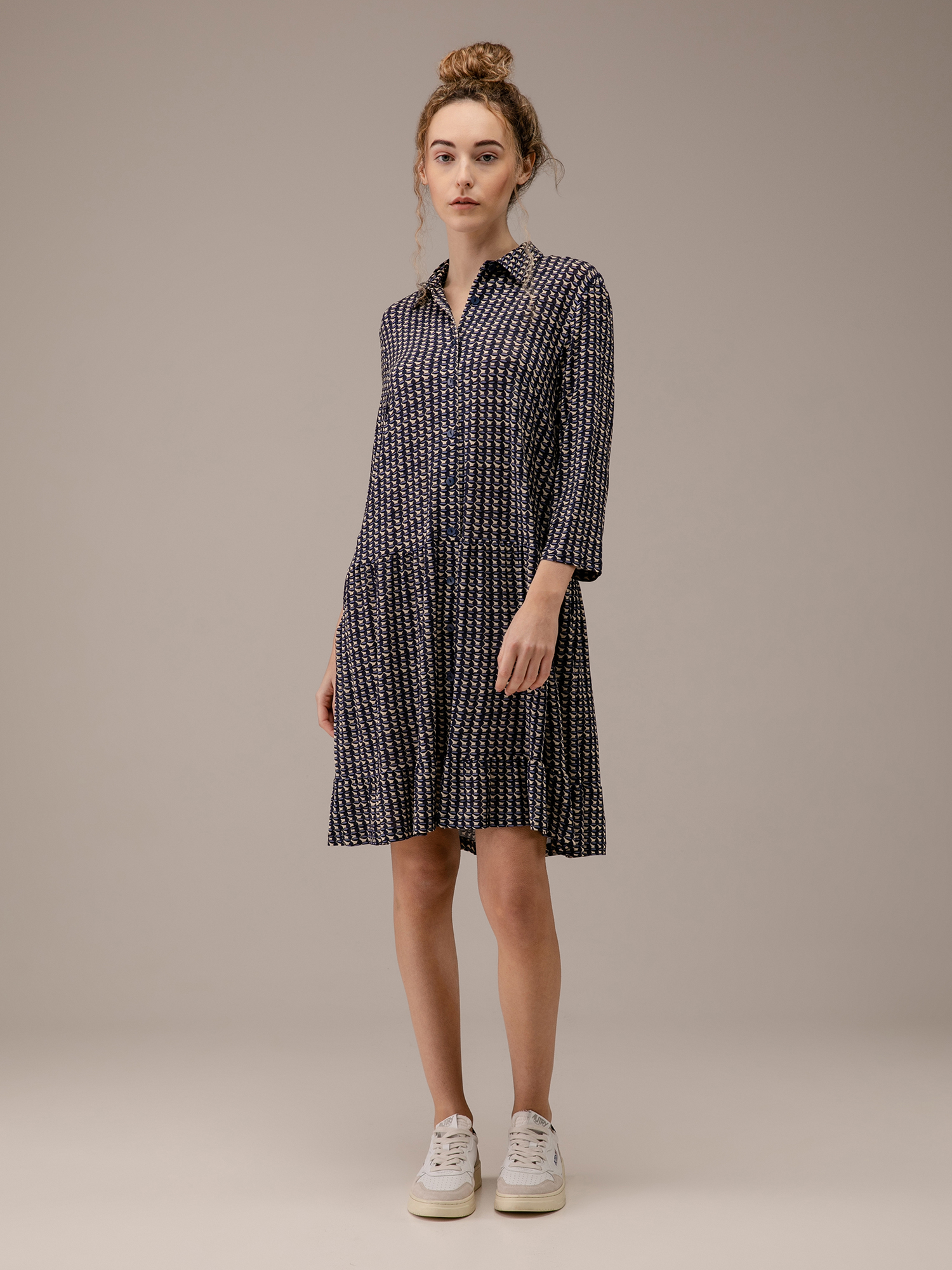 Detailansicht von Midi-Blusenkleid von SIYU