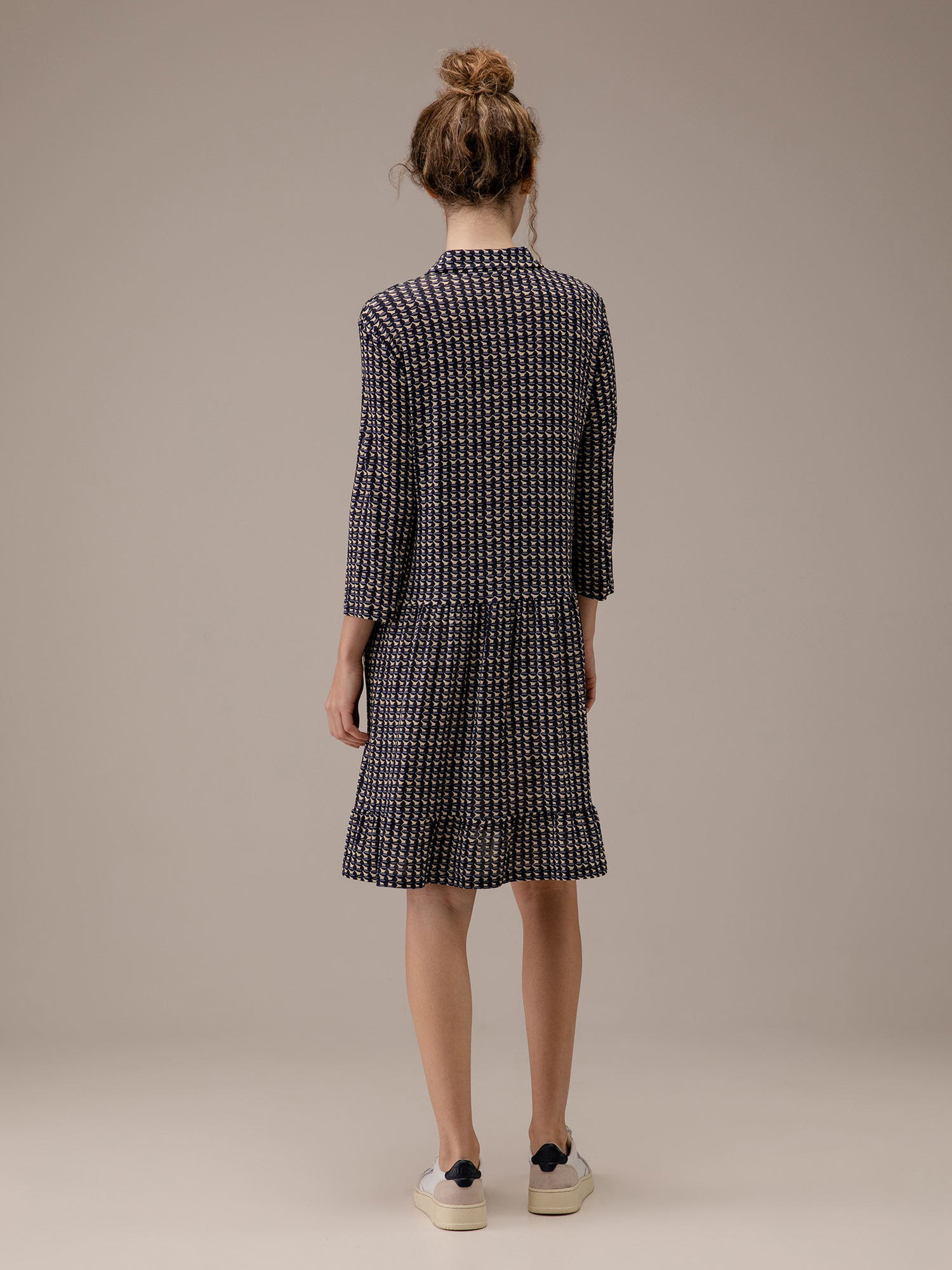 Detailansicht von Midi-Blusenkleid von SIYU