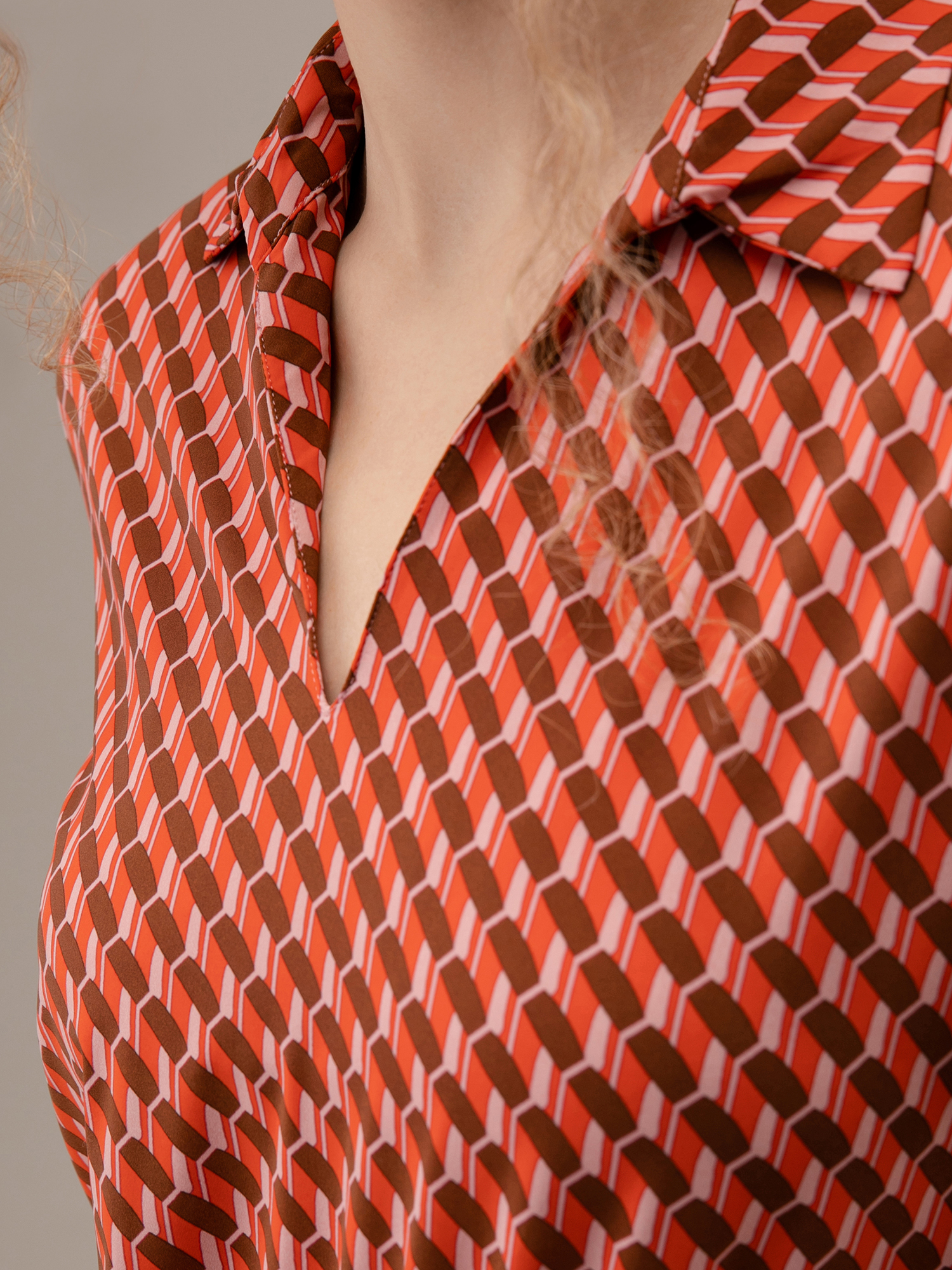 Detailansicht von Kurzarm-Poloshirt mit Musterung von SIYU