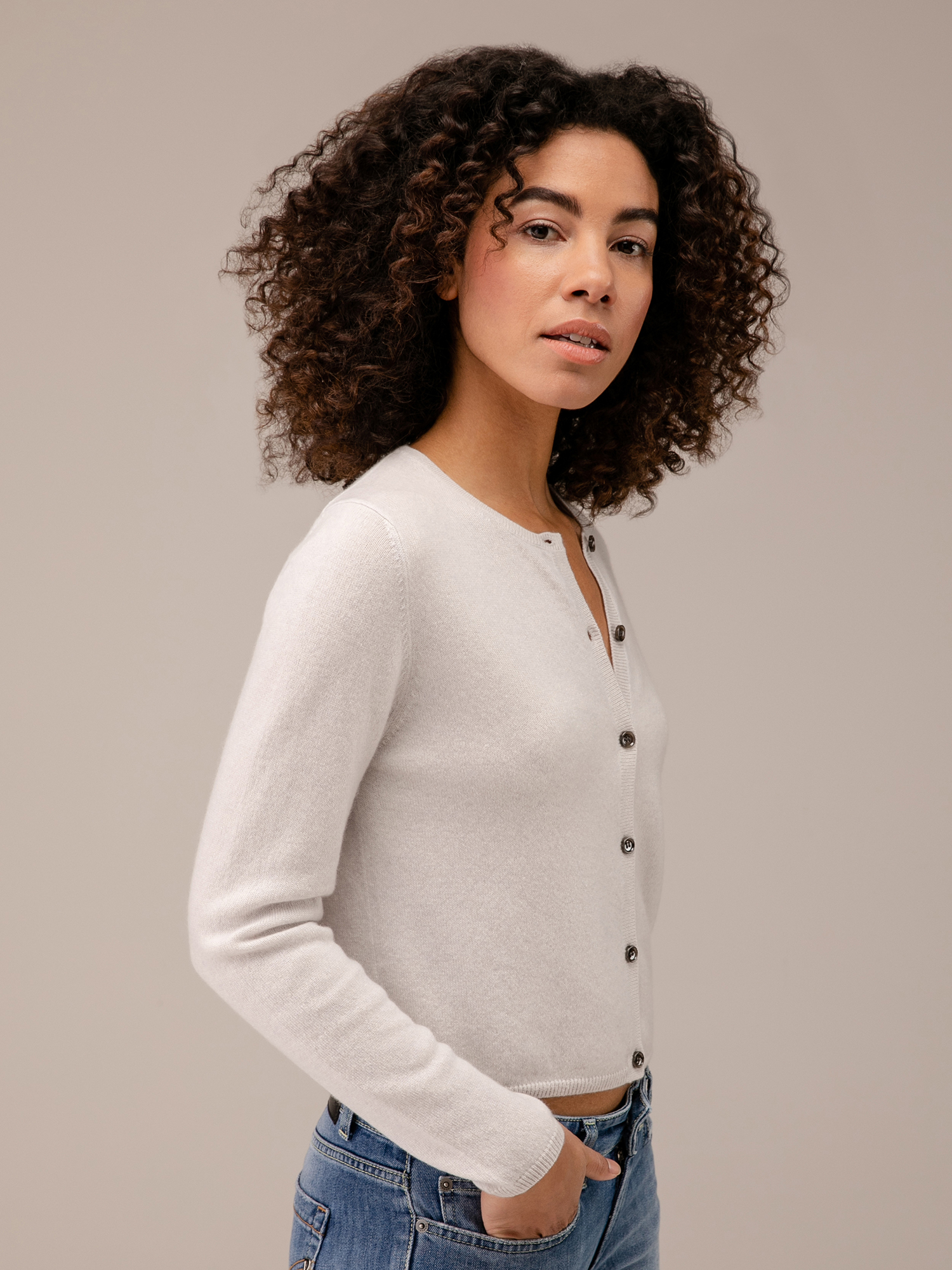 Detailansicht von Cropped Strickjacke aus Cashmere von ALLUDE
