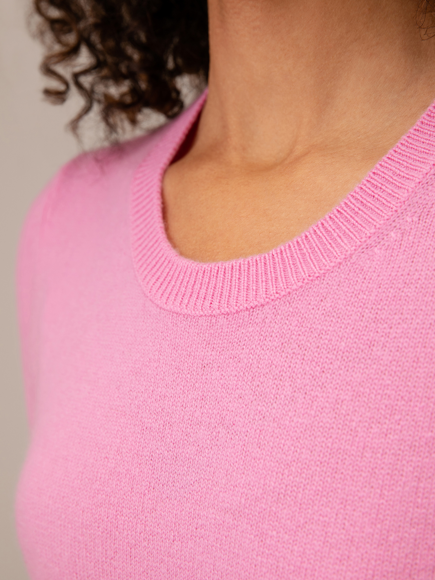 Detailansicht von Kurzarm-Pullover aus Cashmere von ALLUDE