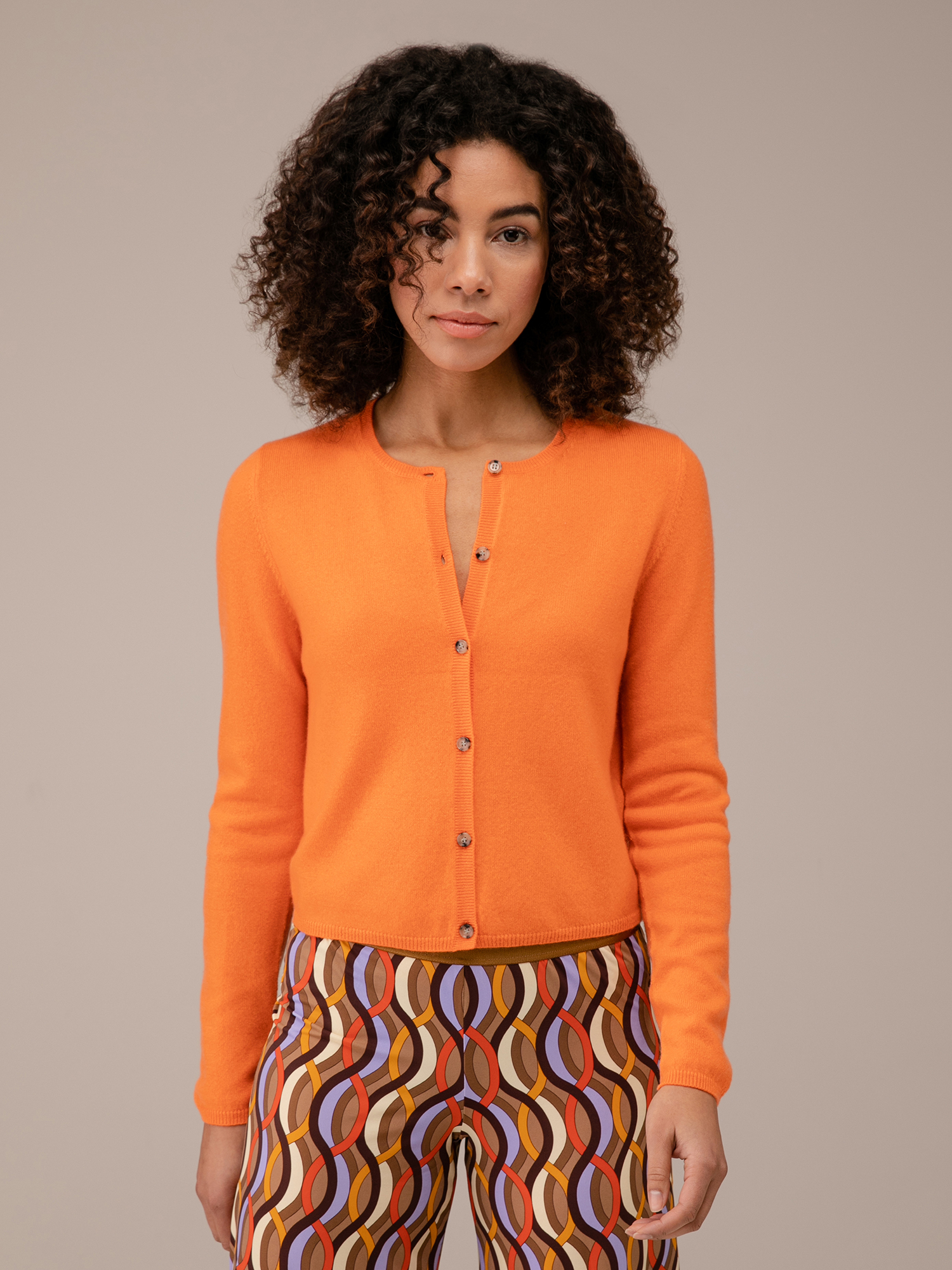 Detailansicht von Cropped Strickjacke aus Cashmere von ALLUDE