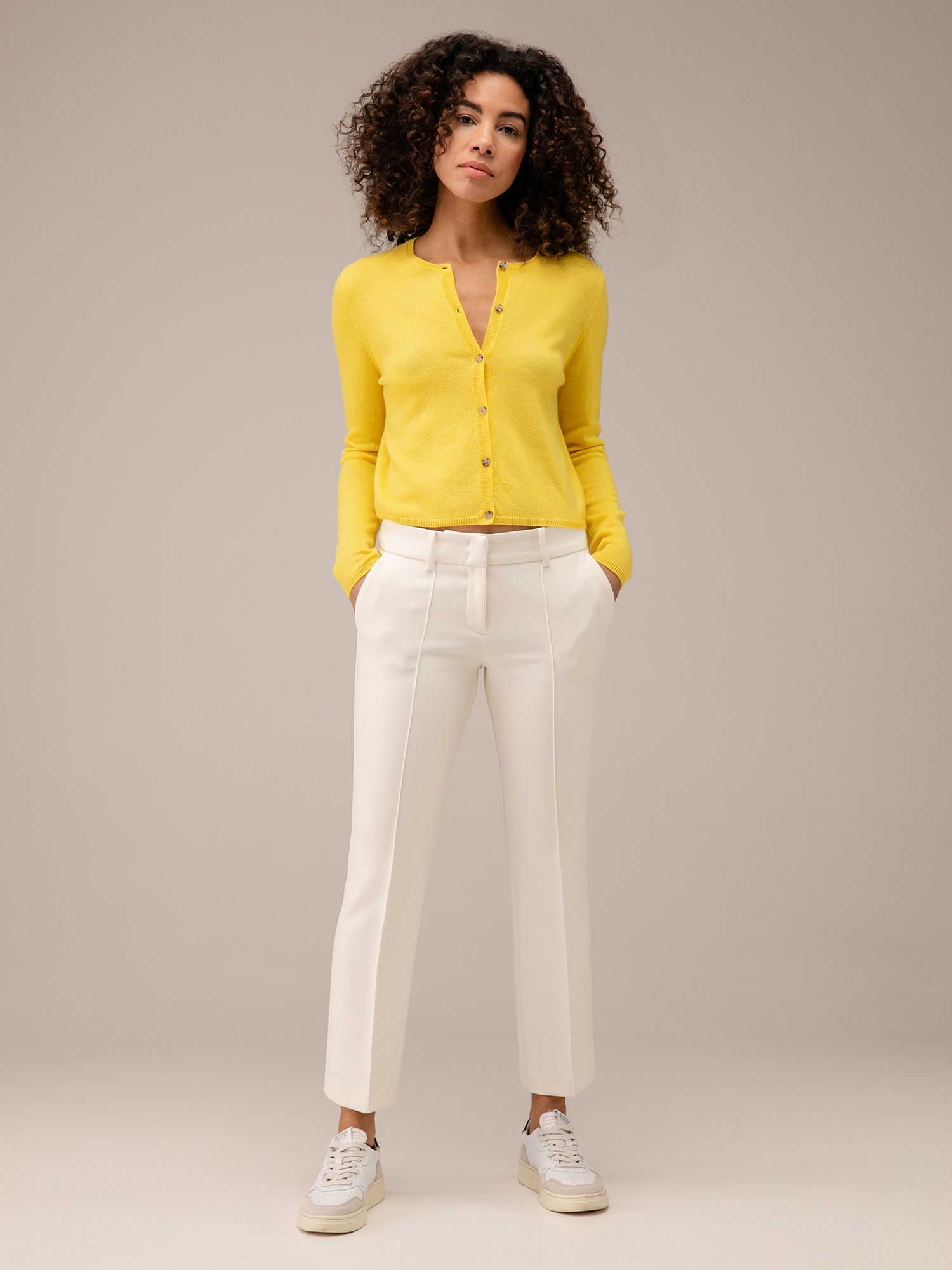 Detailansicht von Cropped Strickjacke aus Cashmere von ALLUDE