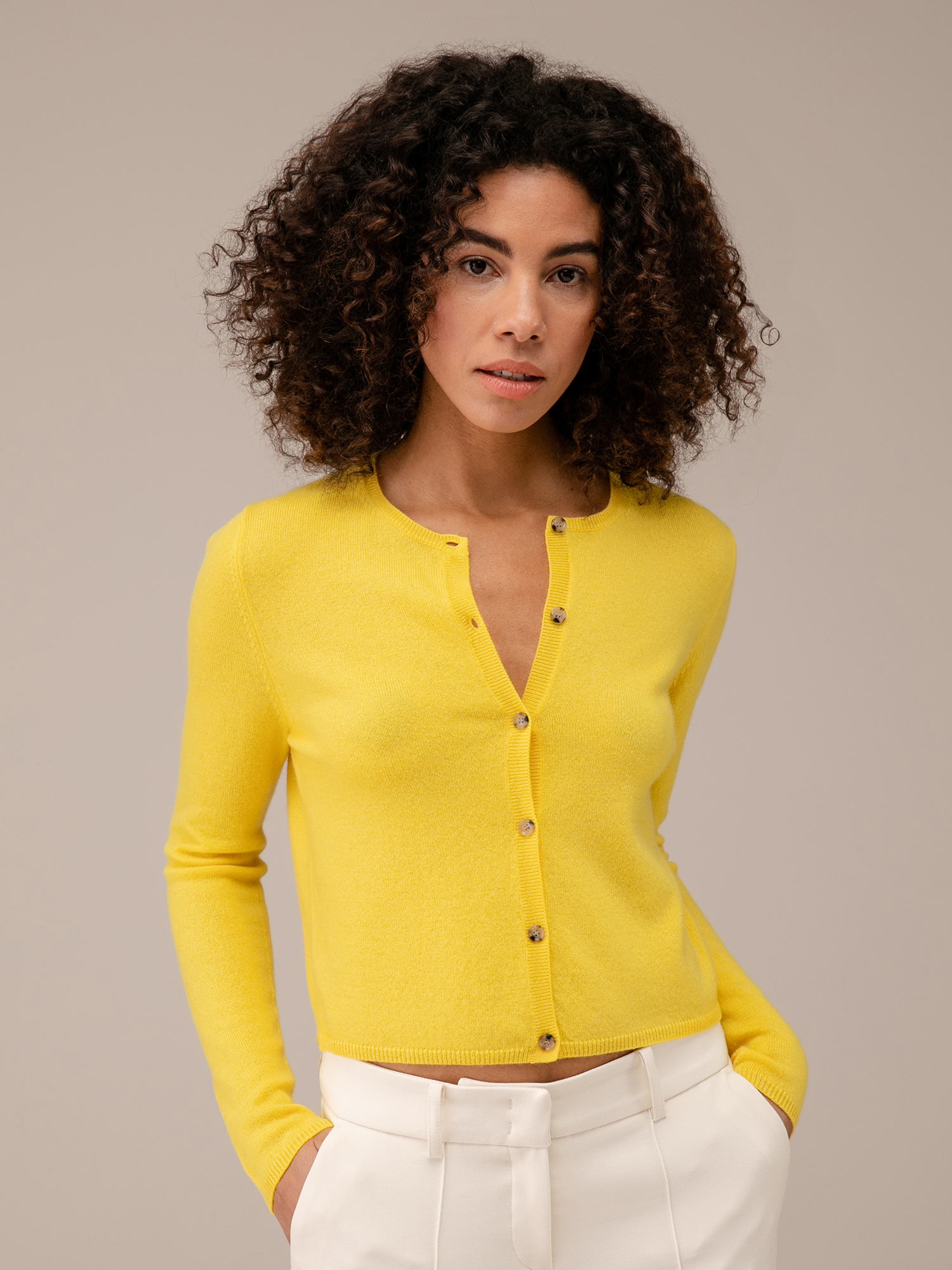 Detailansicht von Cropped Strickjacke aus Cashmere von ALLUDE