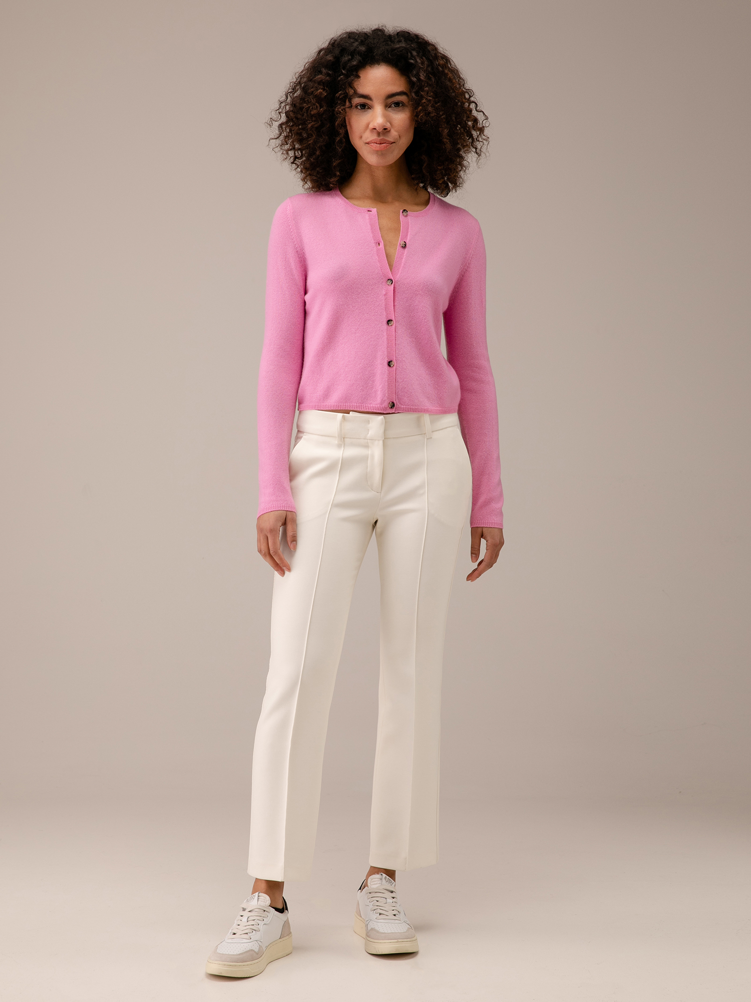 Detailansicht von Cropped Strickjacke aus Cashmere von ALLUDE