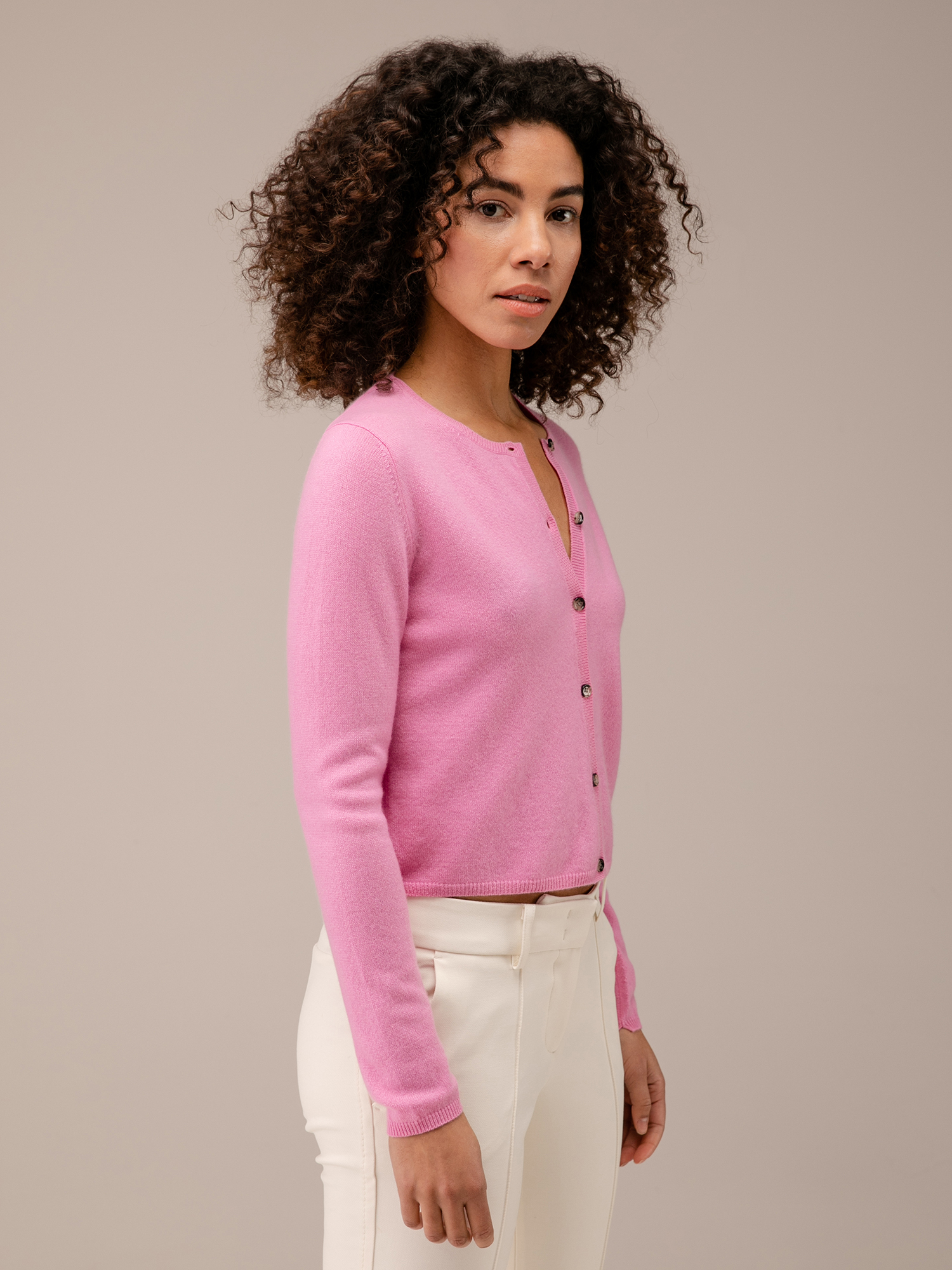 Detailansicht von Cropped Strickjacke aus Cashmere von ALLUDE