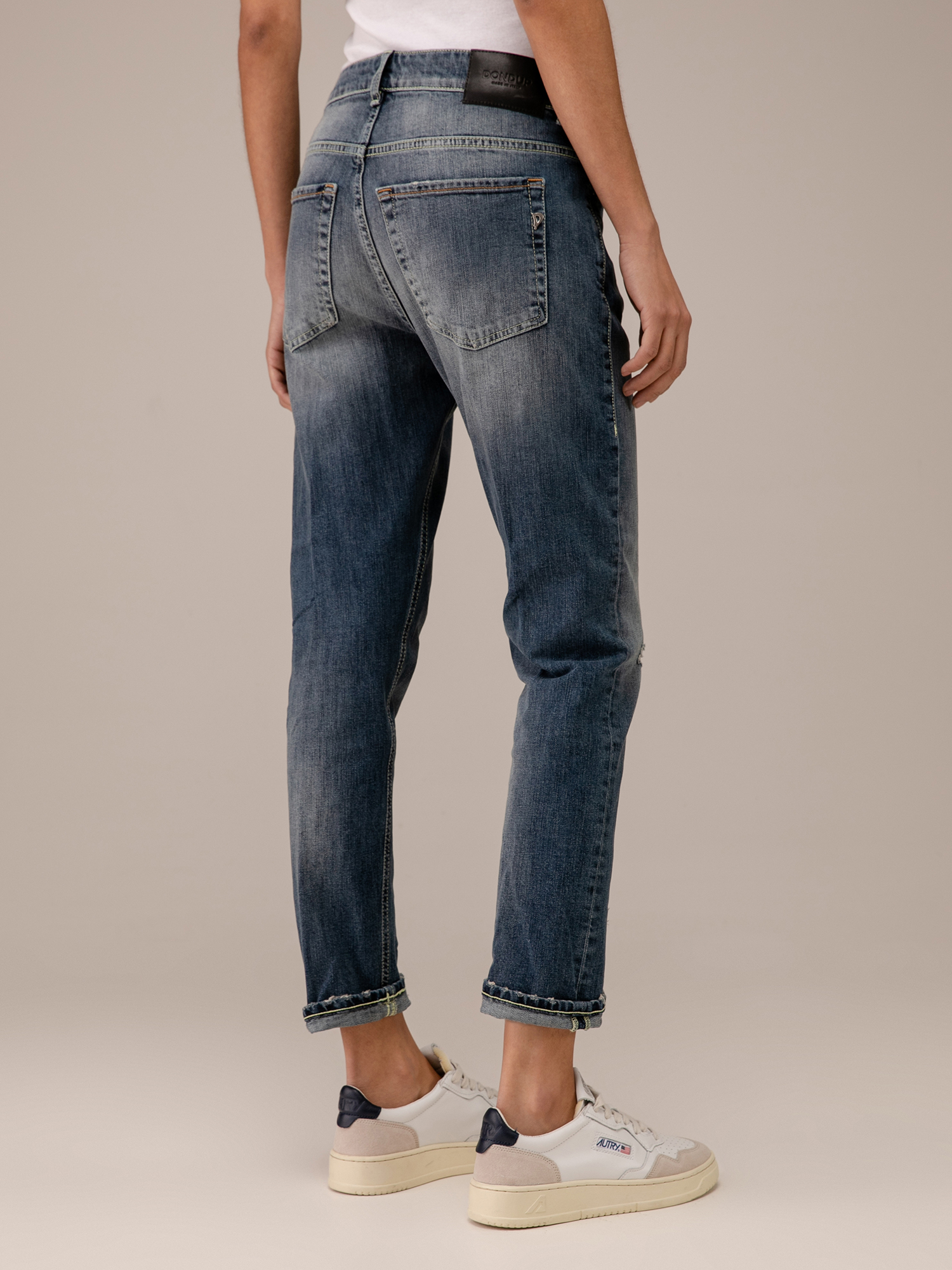 Detailansicht von Carrot Fit Jeans von DONDUP