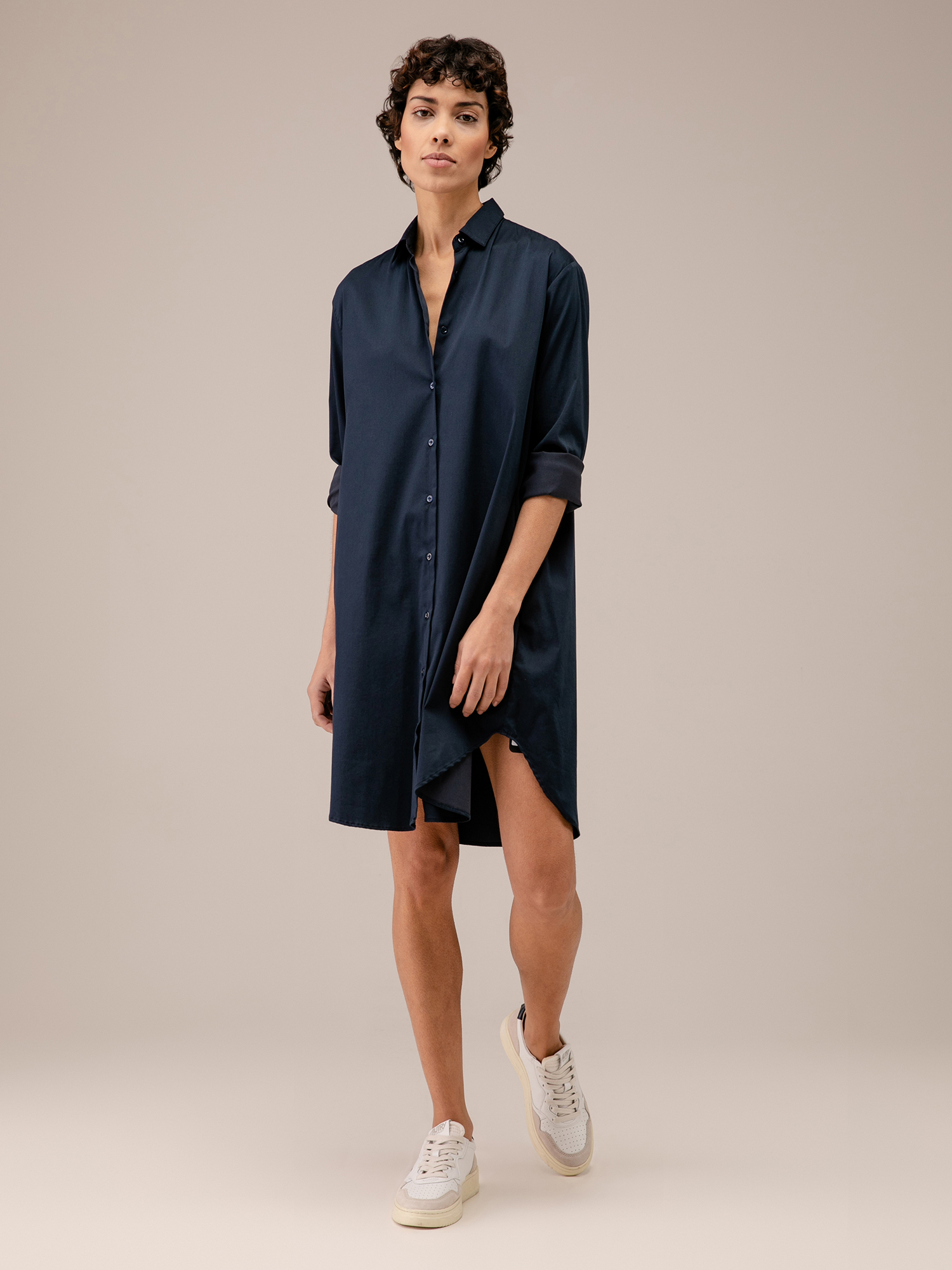 Detailansicht von Midi-Blusenkleid aus Baumwolle von AGLINI