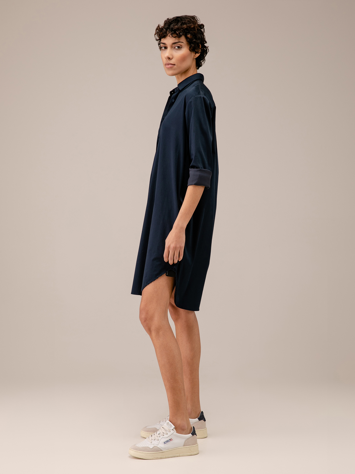 Detailansicht von Midi-Blusenkleid aus Baumwolle von AGLINI