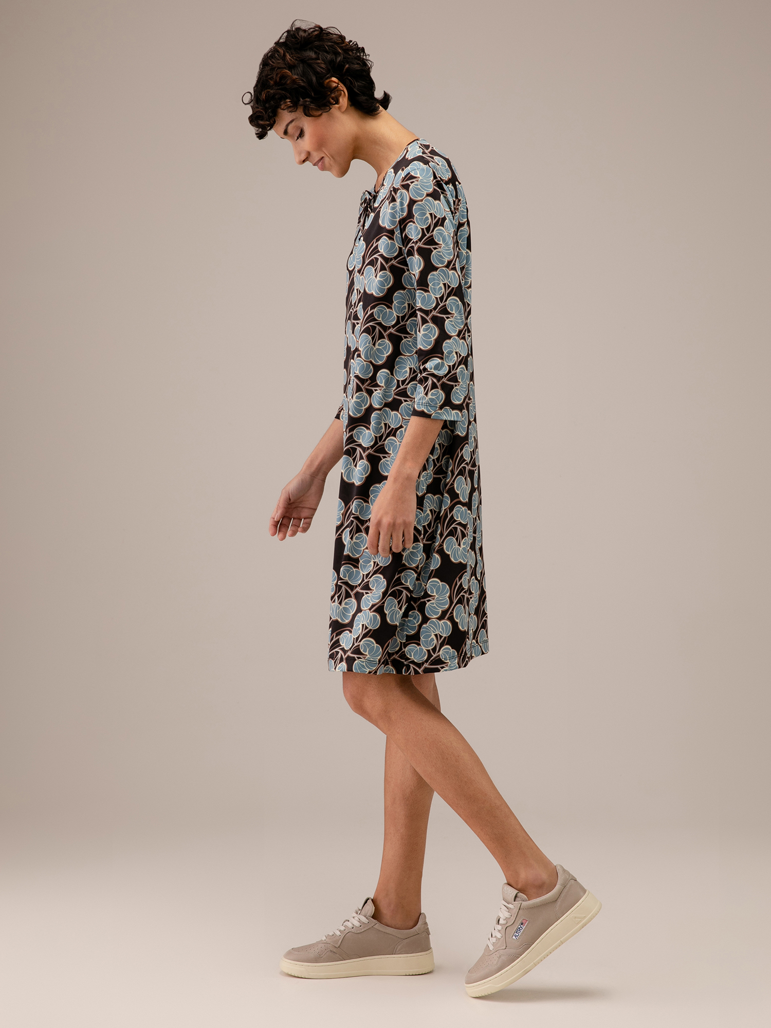 Detailansicht von Kurzes Blusenkleid von DANIELS