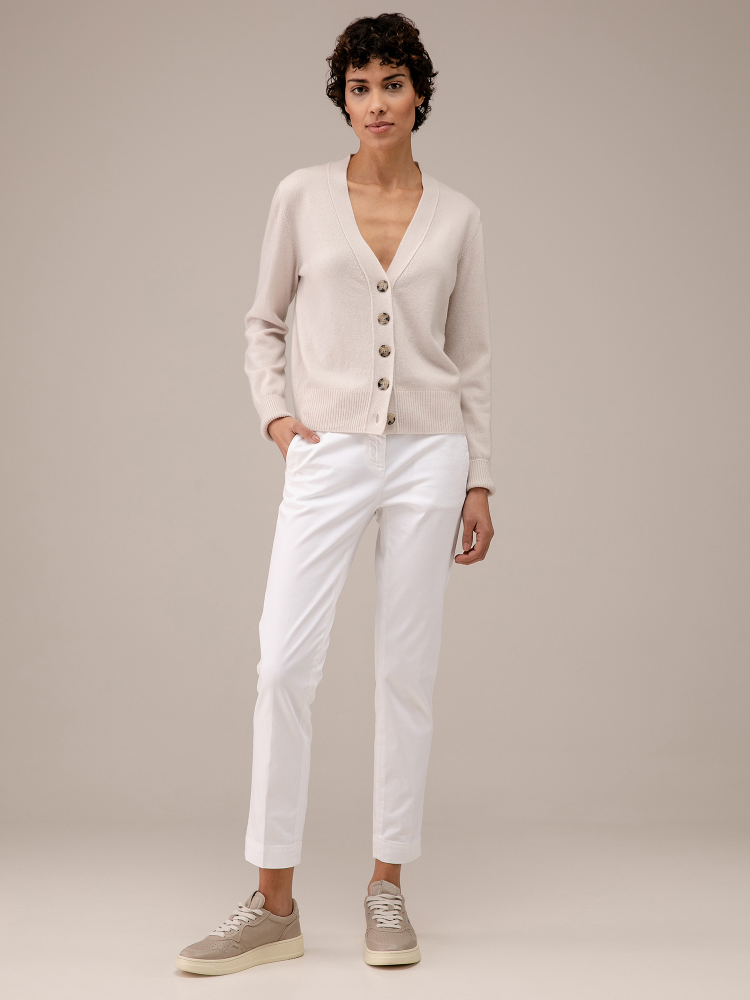 Detailansicht von Strickjacke aus Schurwolle von ALLUDE