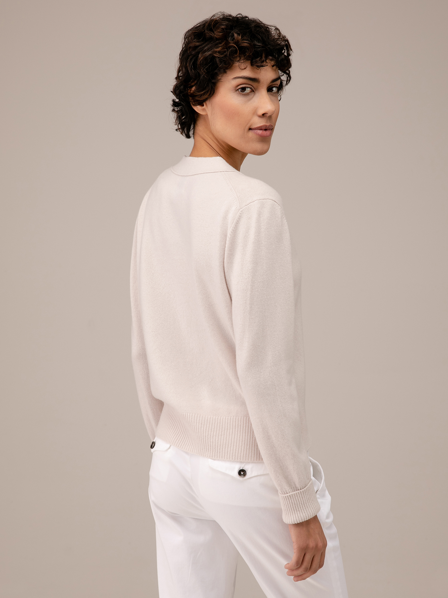 Detailansicht von Strickjacke aus Schurwolle von ALLUDE