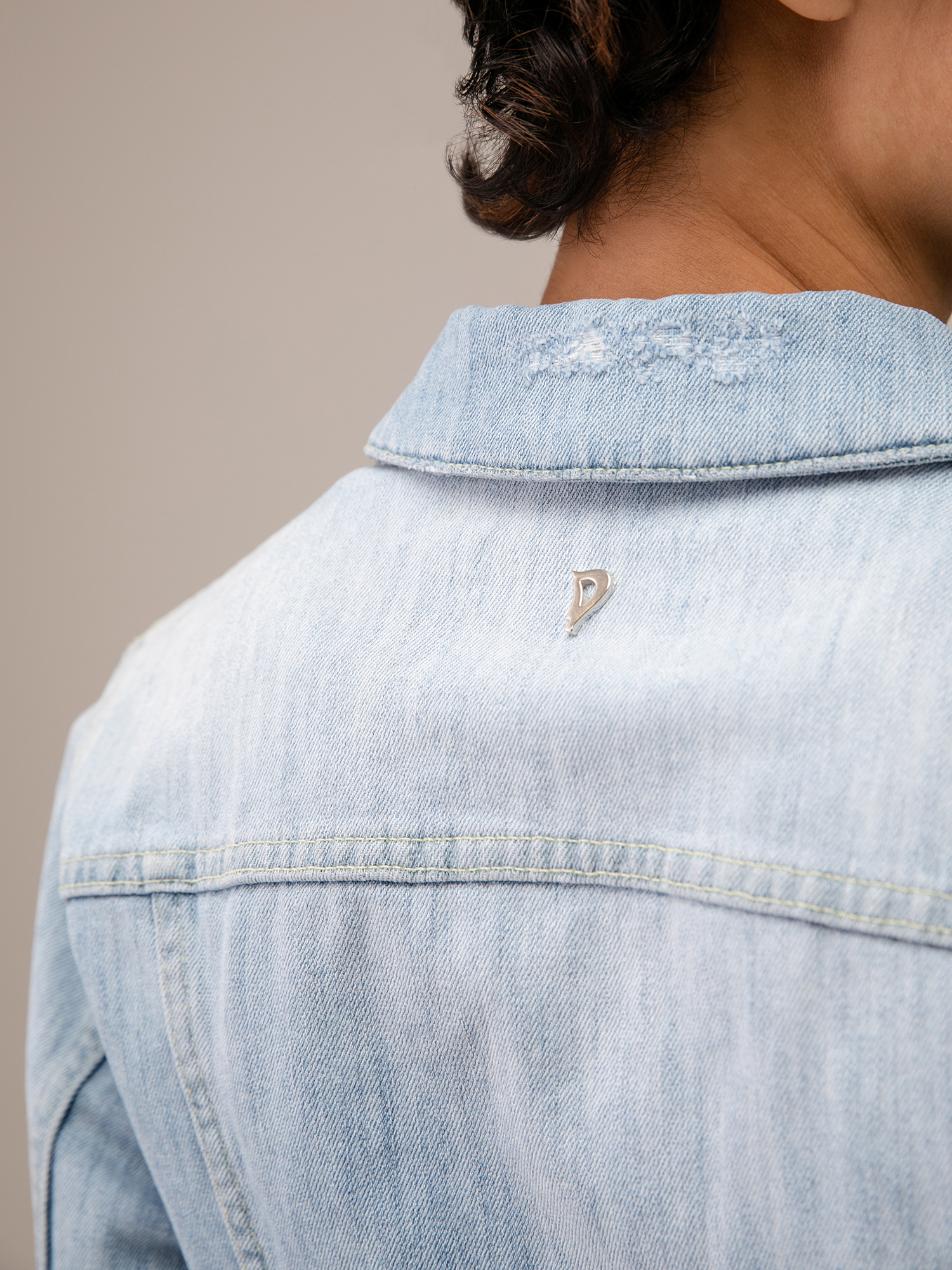 Detailansicht von Kurze Jeansjacke von DONDUP