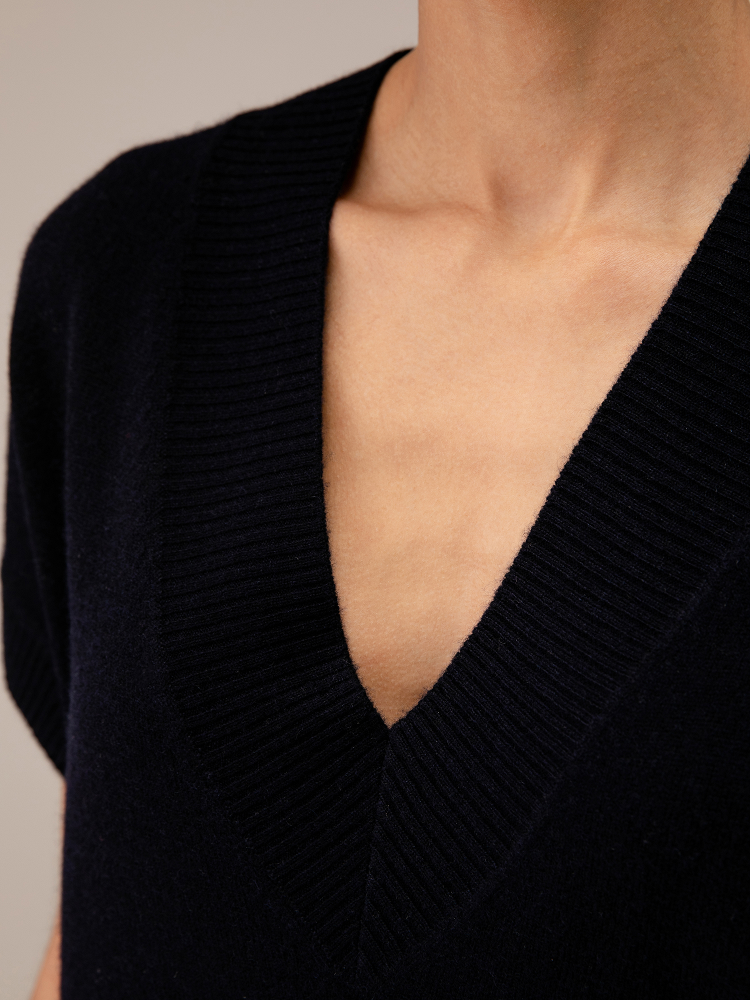 Detailansicht von Pullunder aus Schurwolle von ALLUDE