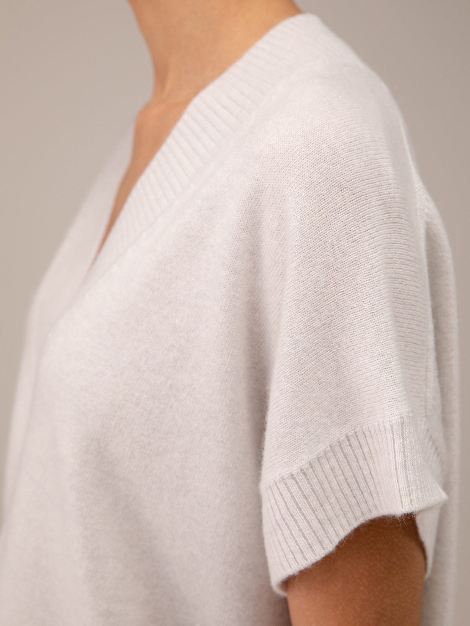 Detailansicht von Pullunder aus Schurwolle von ALLUDE