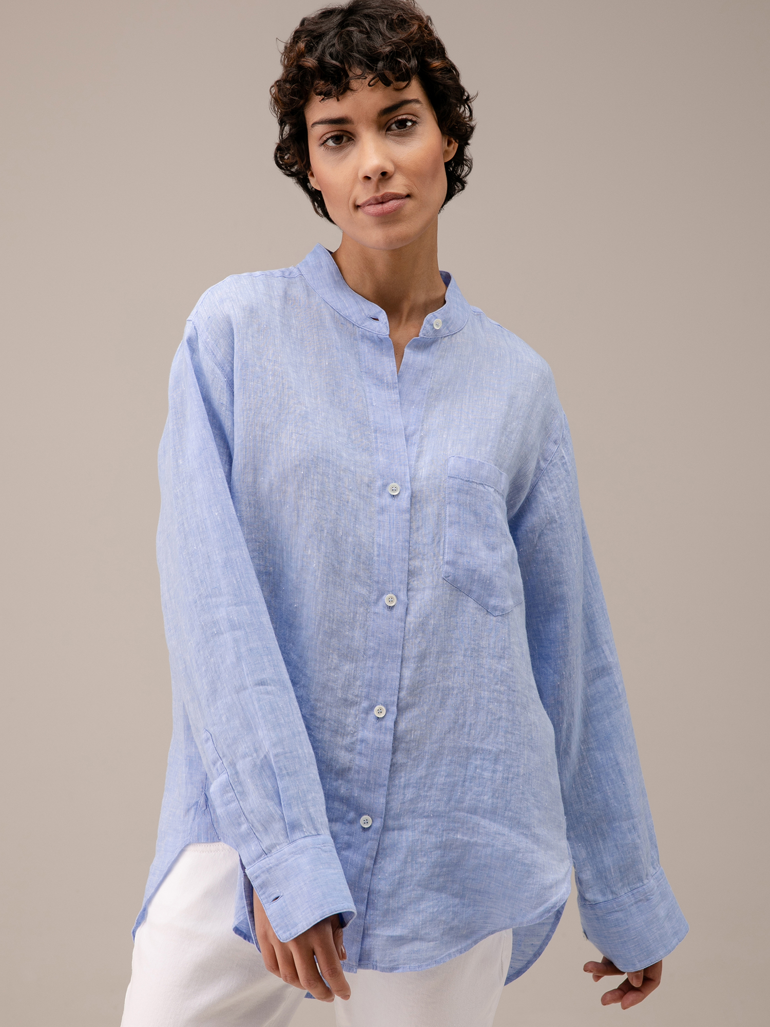 Detailansicht von Leinenbluse von ROBERT FRIEDMAN