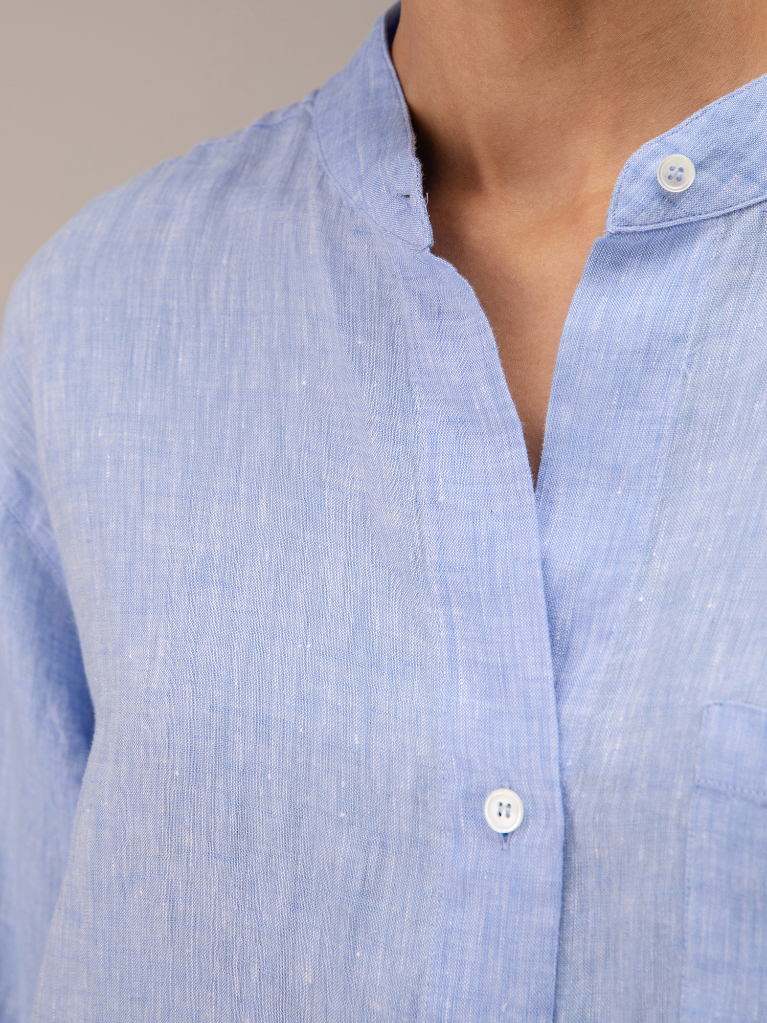 Detailansicht von Leinenbluse von ROBERT FRIEDMAN