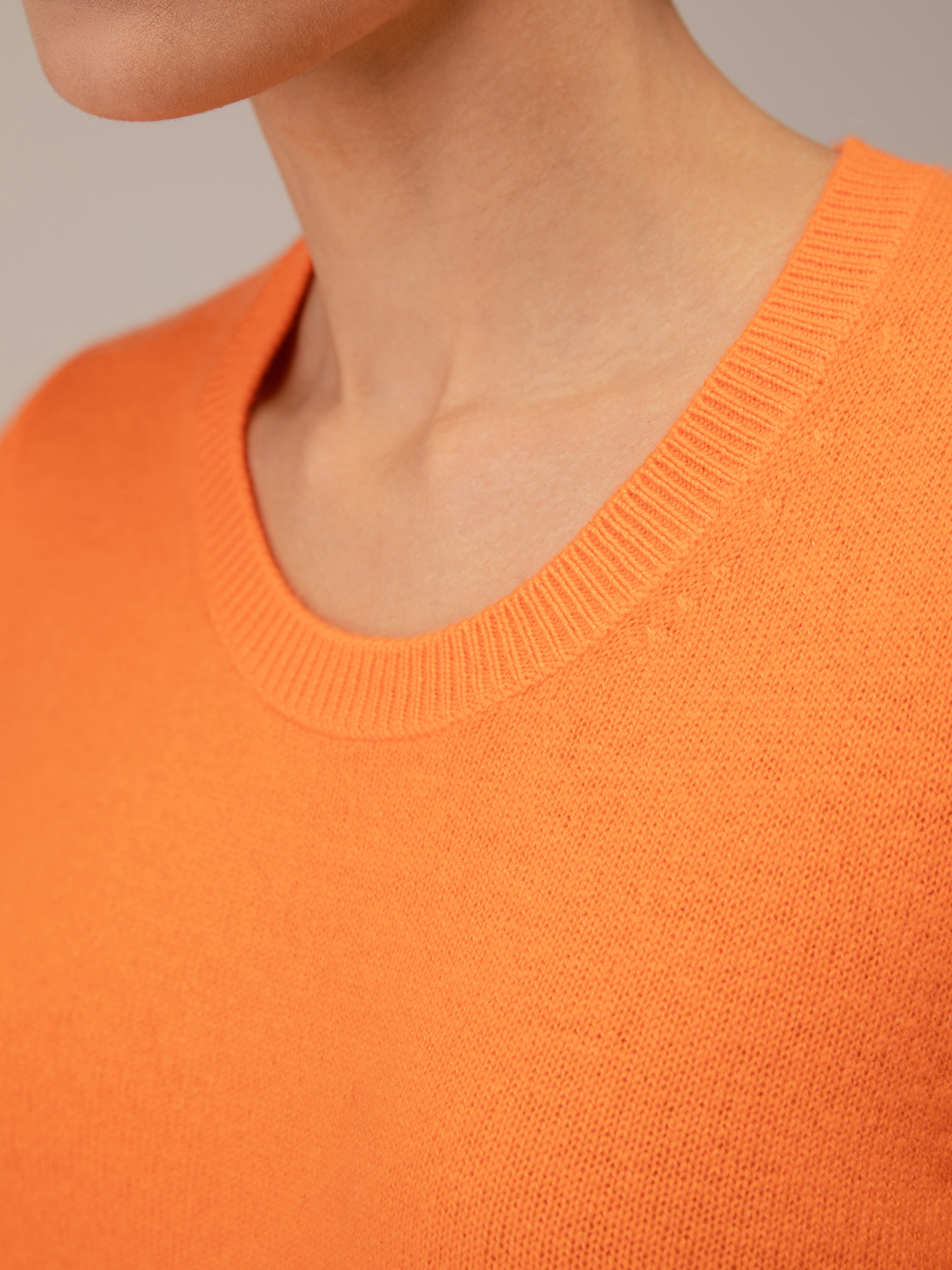Detailansicht von Kurzarm-Pullover aus Cashmere von ALLUDE