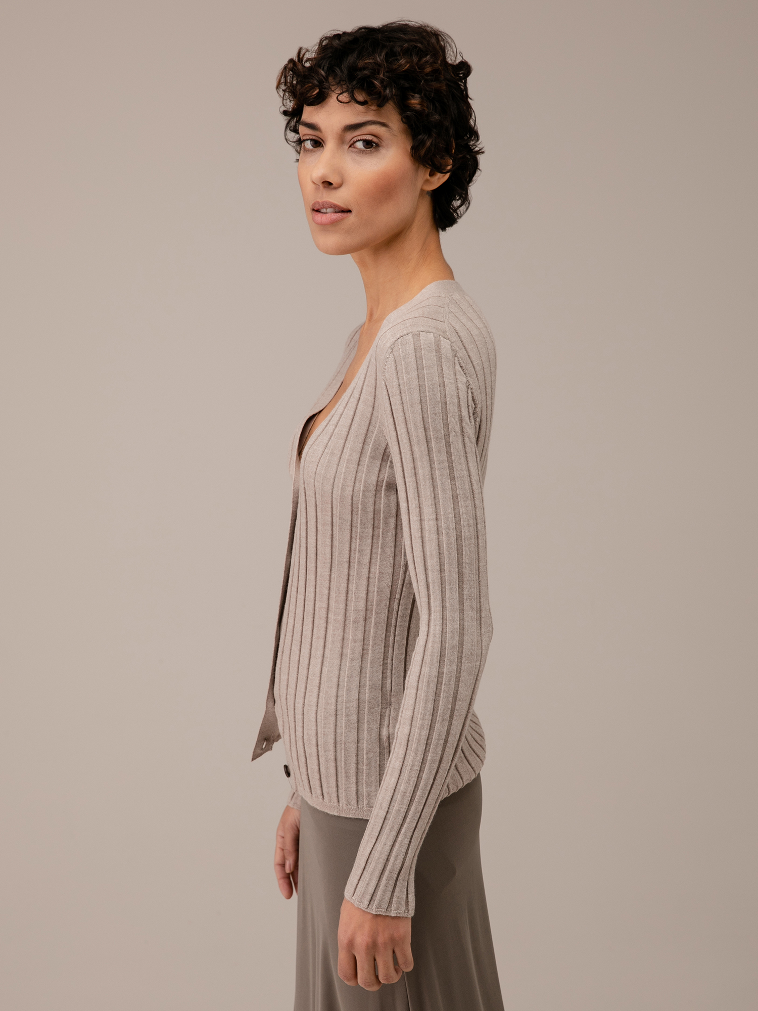 Detailansicht von Strickjacke aus Merinowolle von DANIELS