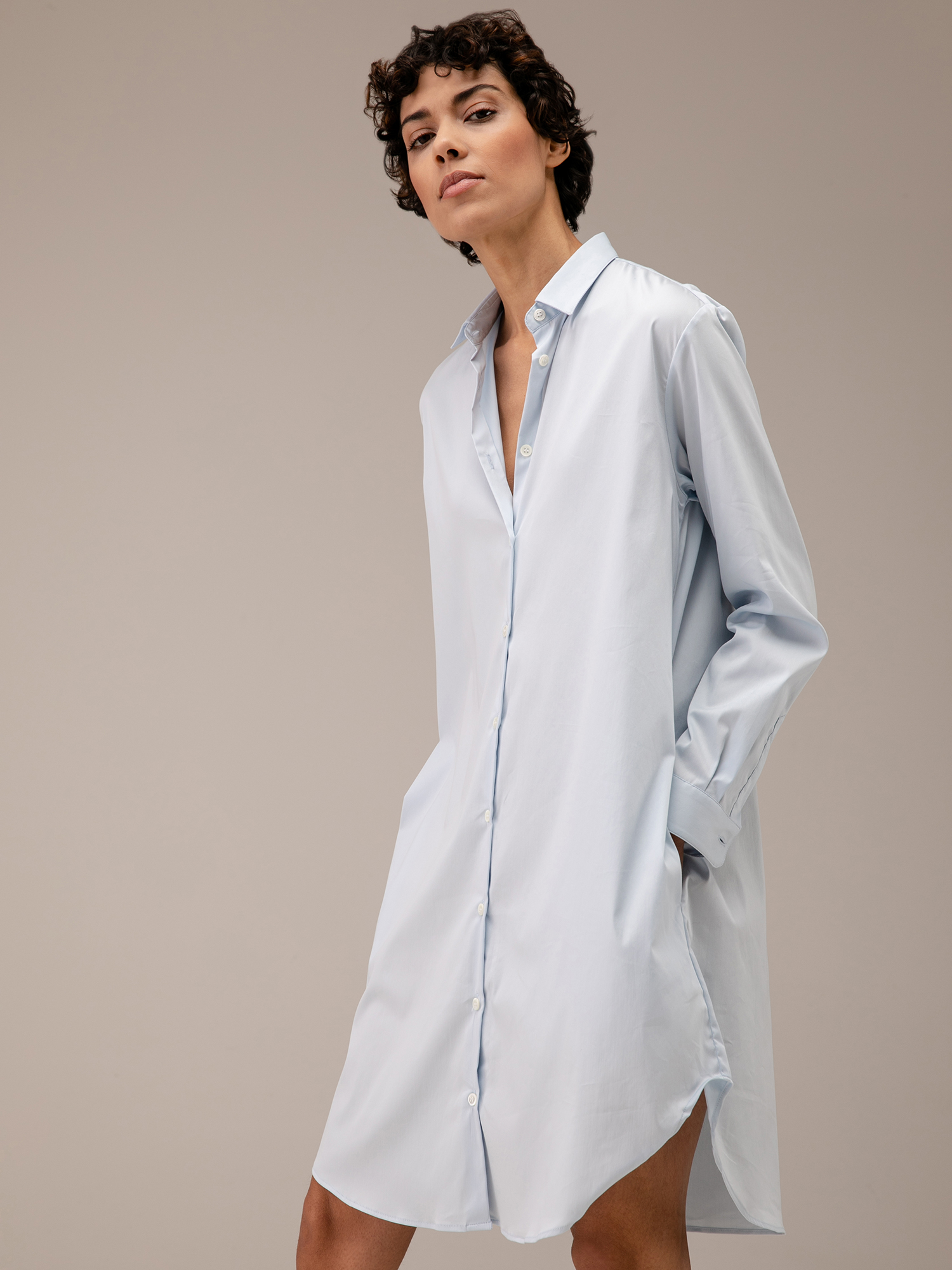 Detailansicht von Kurzes Blusenkleid aus Baumwolle von AGLINI