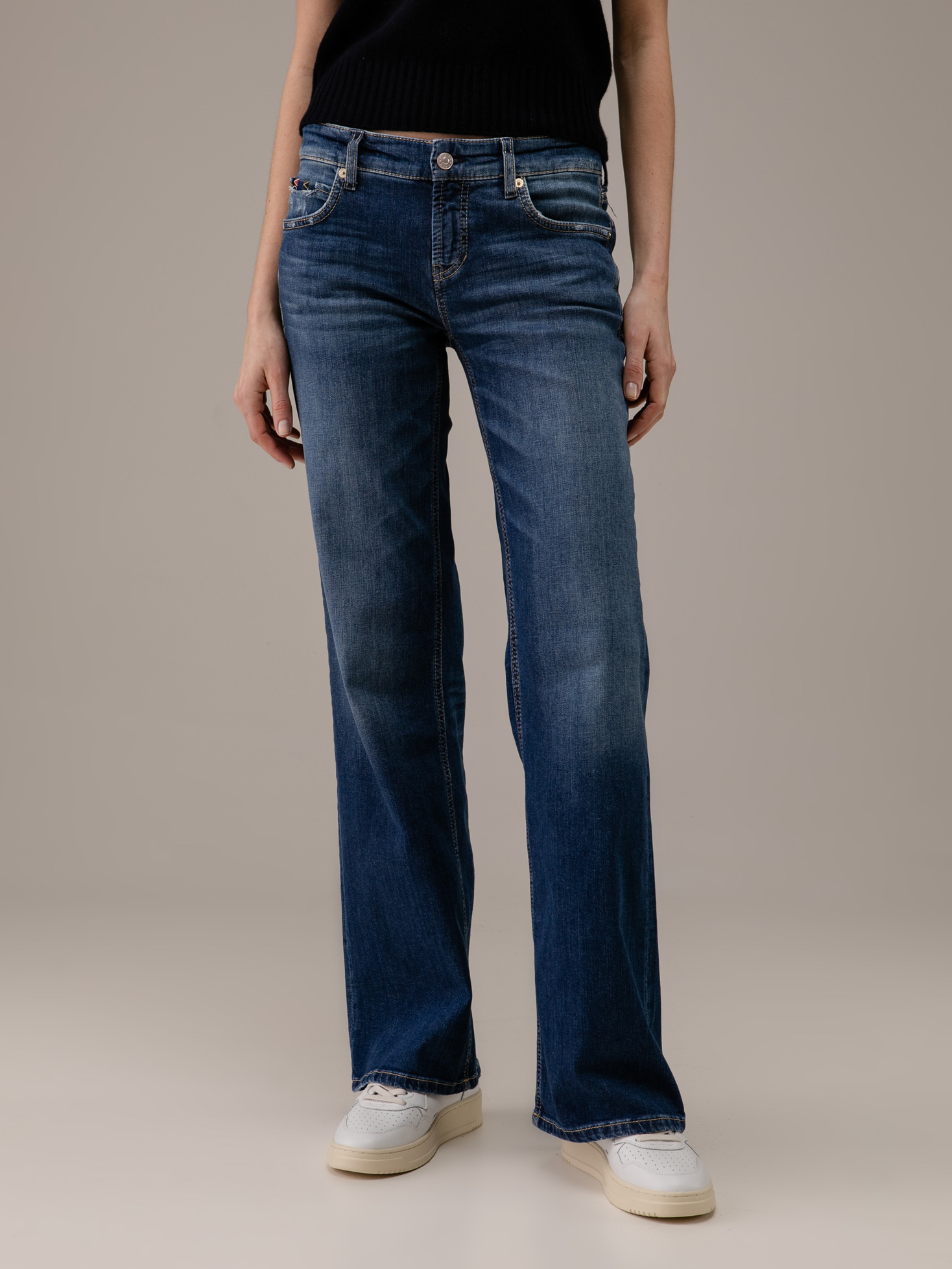 Detailansicht von Wide Leg Jeans von CAMBIO