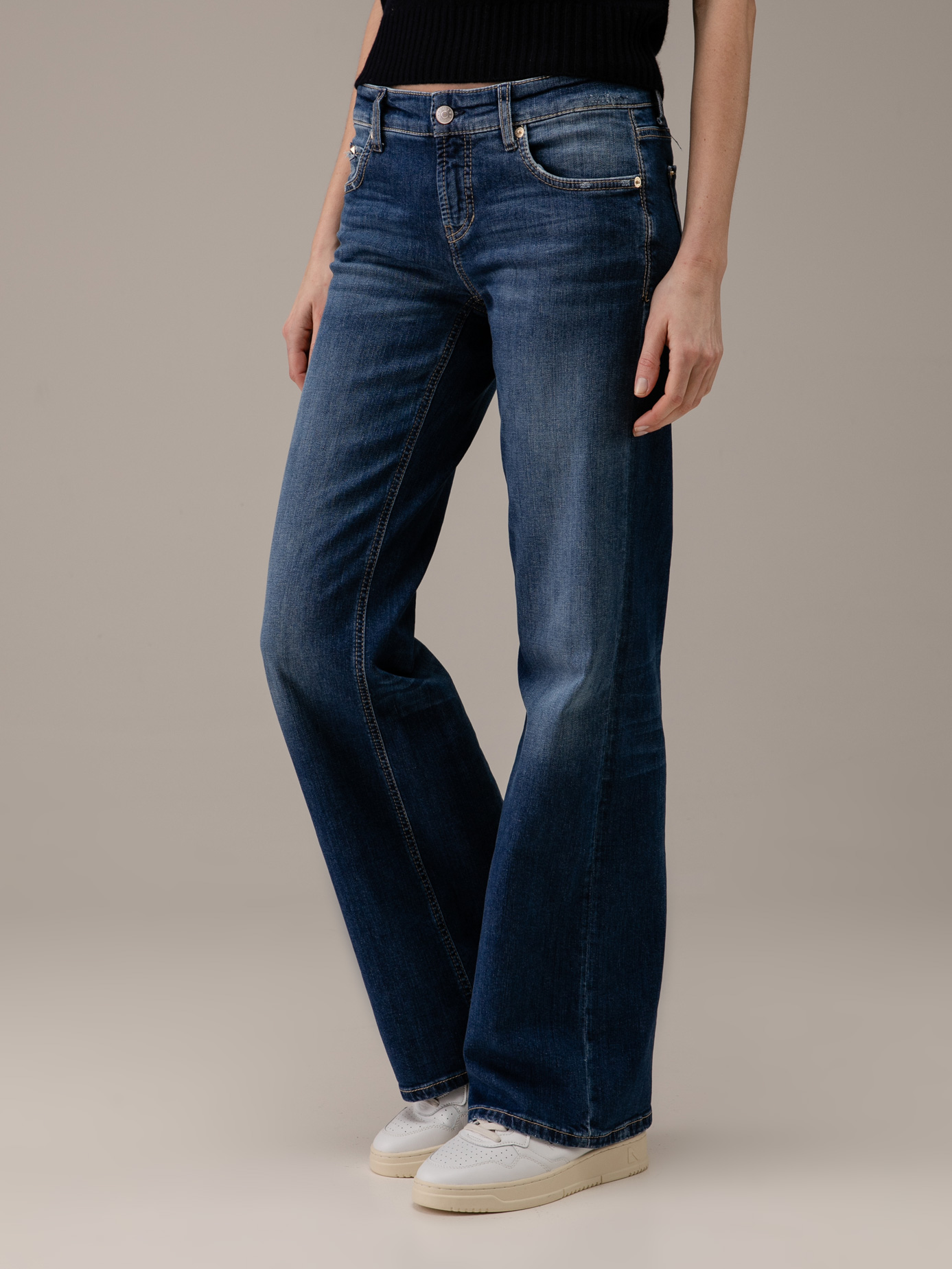 Detailansicht von Wide Leg Jeans von CAMBIO