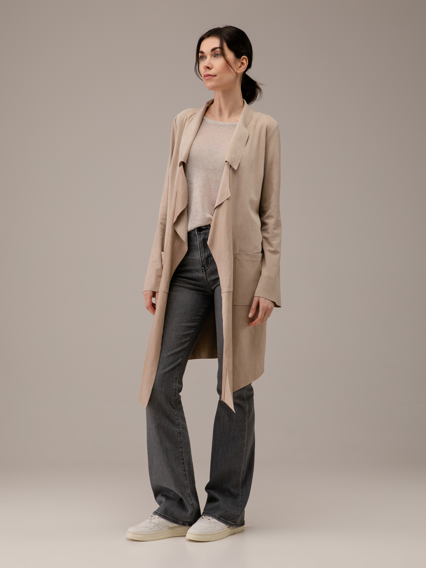 Detailansicht von Velour-Ledermantel von GIORGIO BRATO