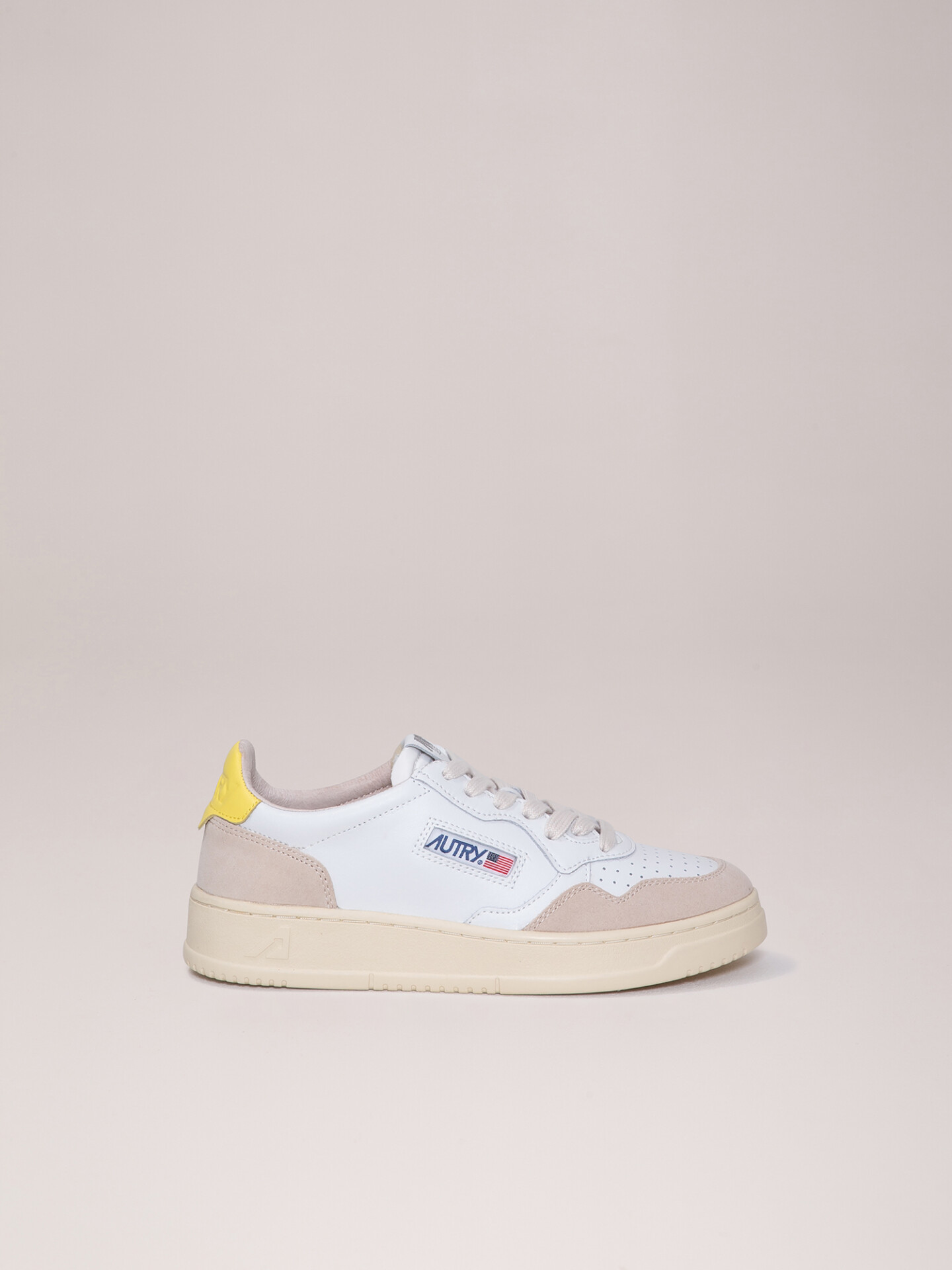 Detailansicht von Sneaker aus Leder von AUTRY