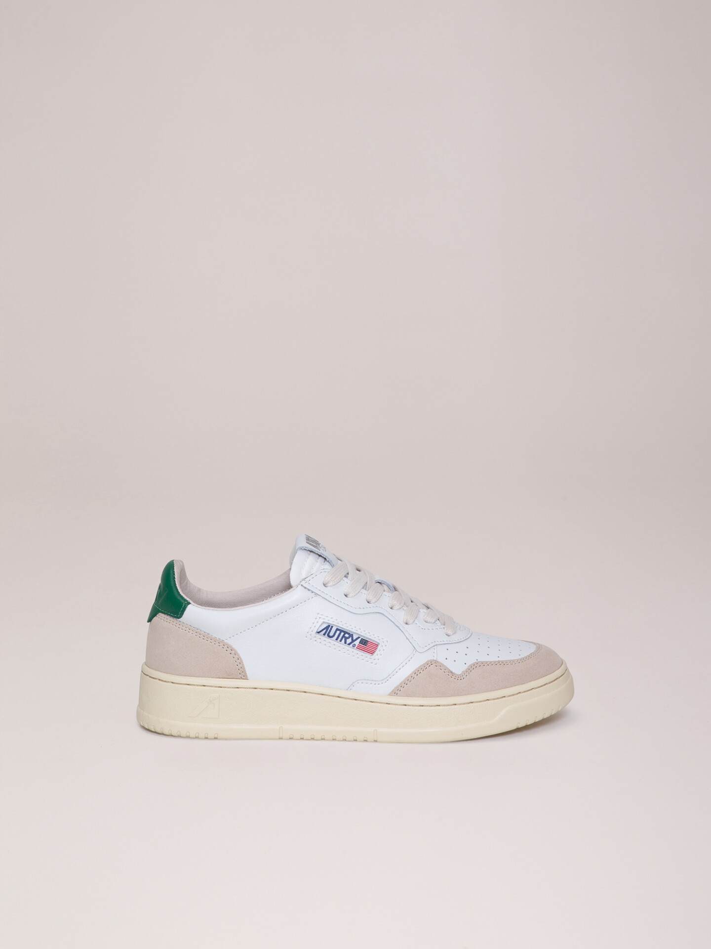 Detailansicht von Sneaker aus Leder von AUTRY