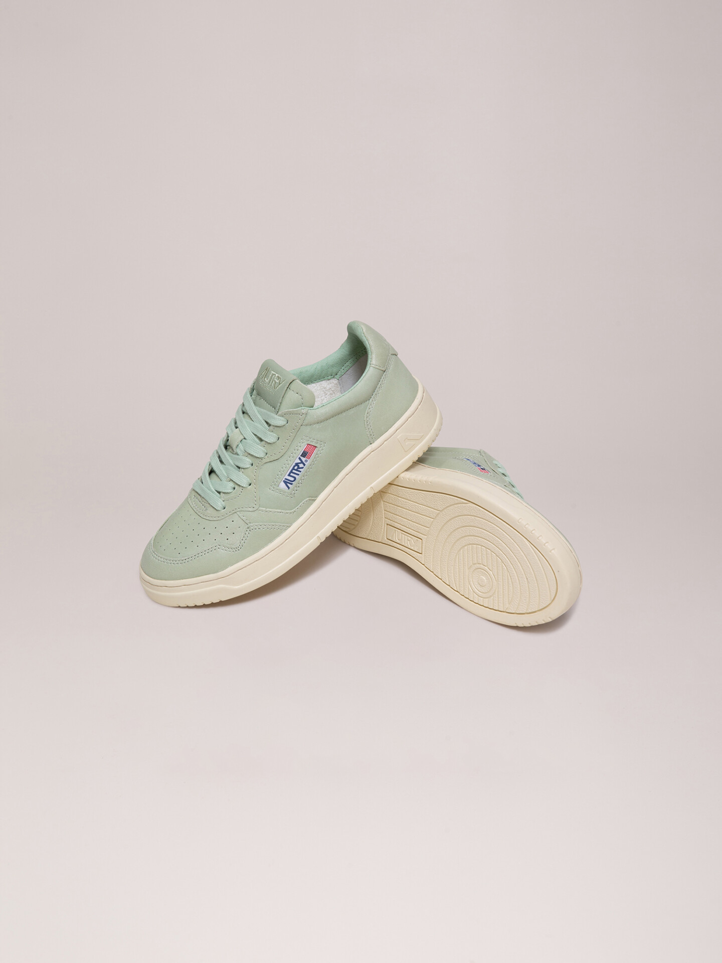 Detailansicht von Sneaker aus Leder von AUTRY