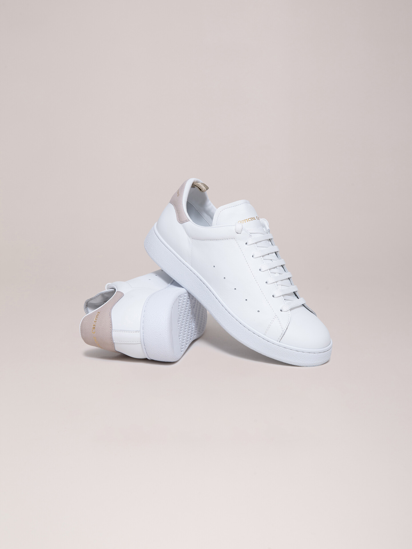 Detailansicht von Sneaker aus Leder von OFFICINE CREATIVE