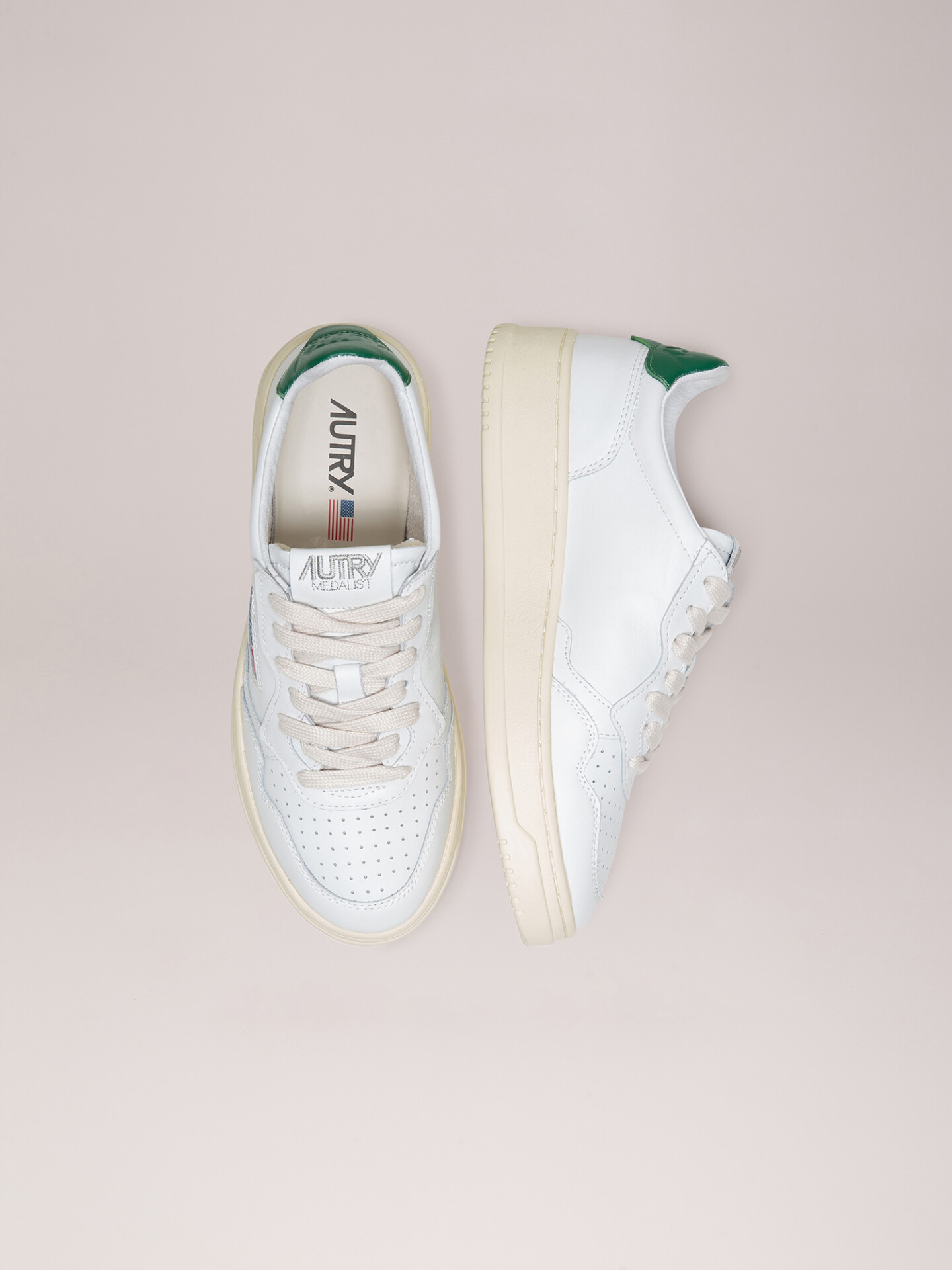 Detailansicht von Sneaker aus Leder von AUTRY