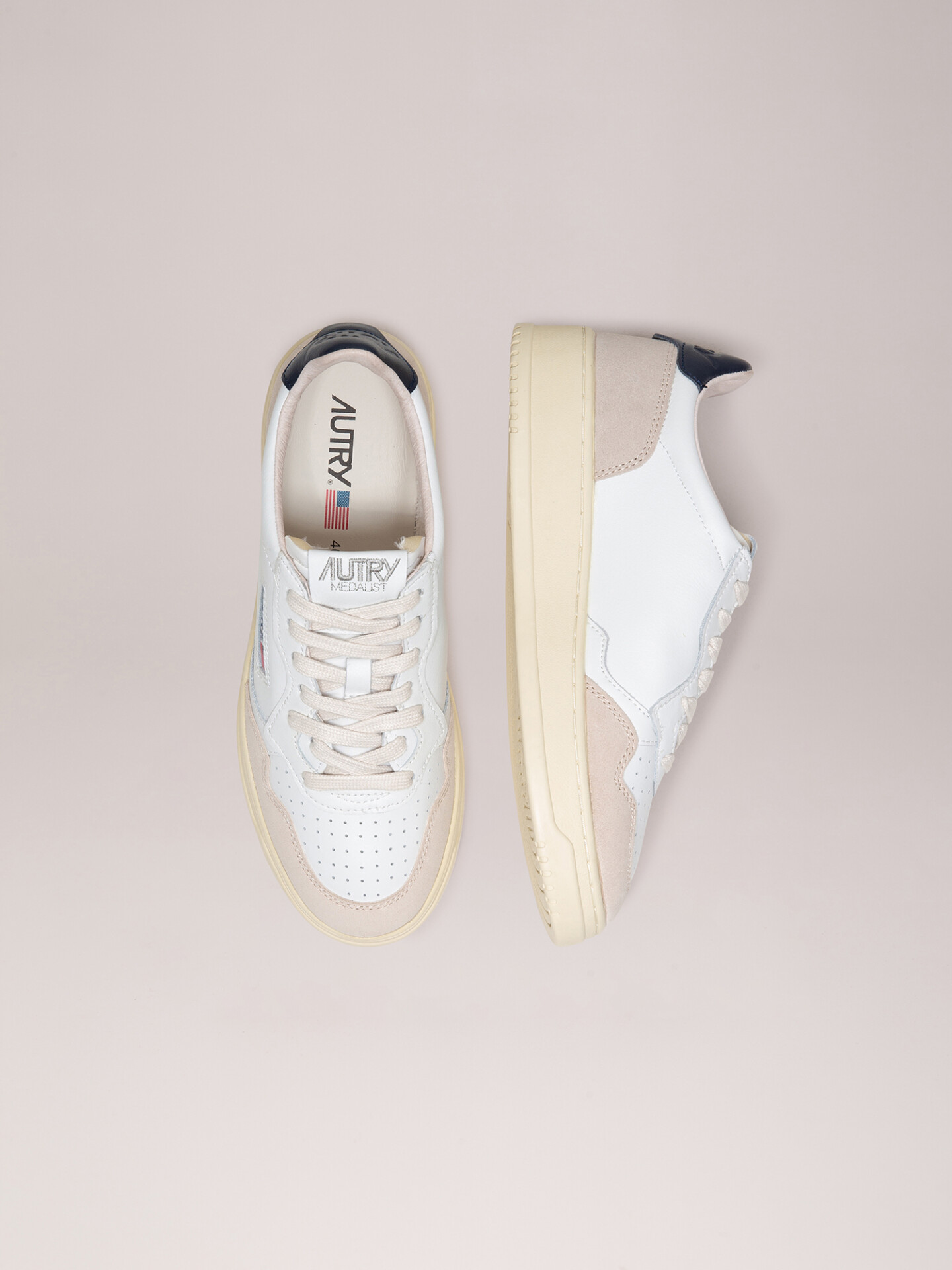 Detailansicht von Sneaker aus Leder von AUTRY