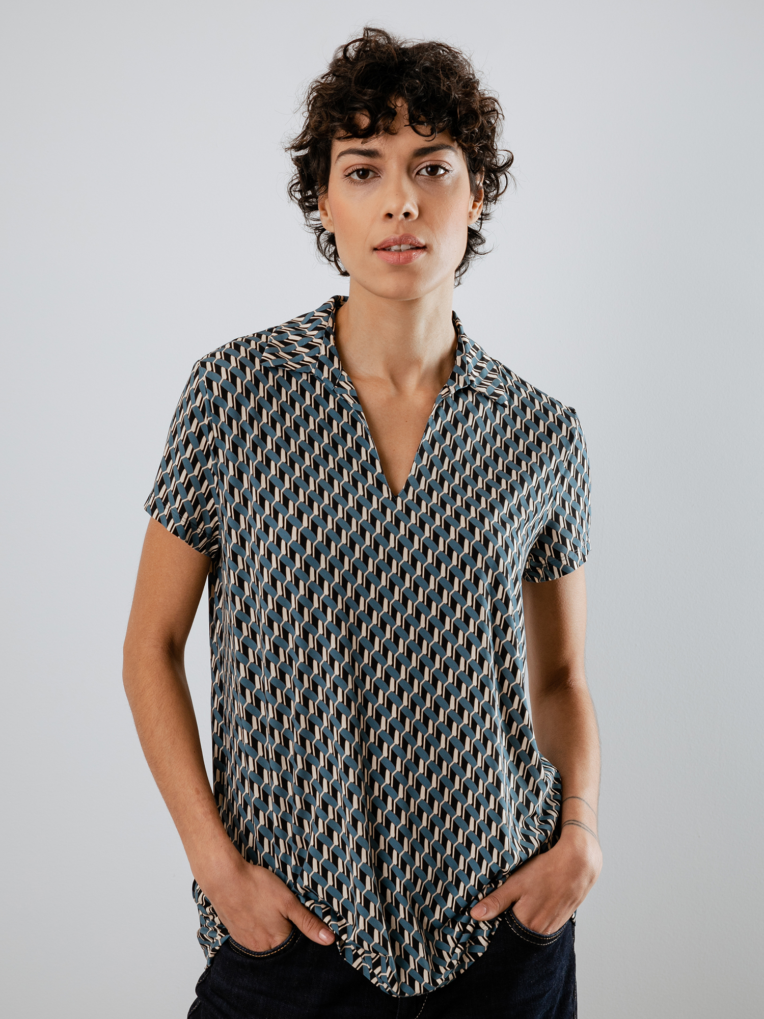 Detailansicht von Kurzarm-Poloshirt mit Musterung von SIYU