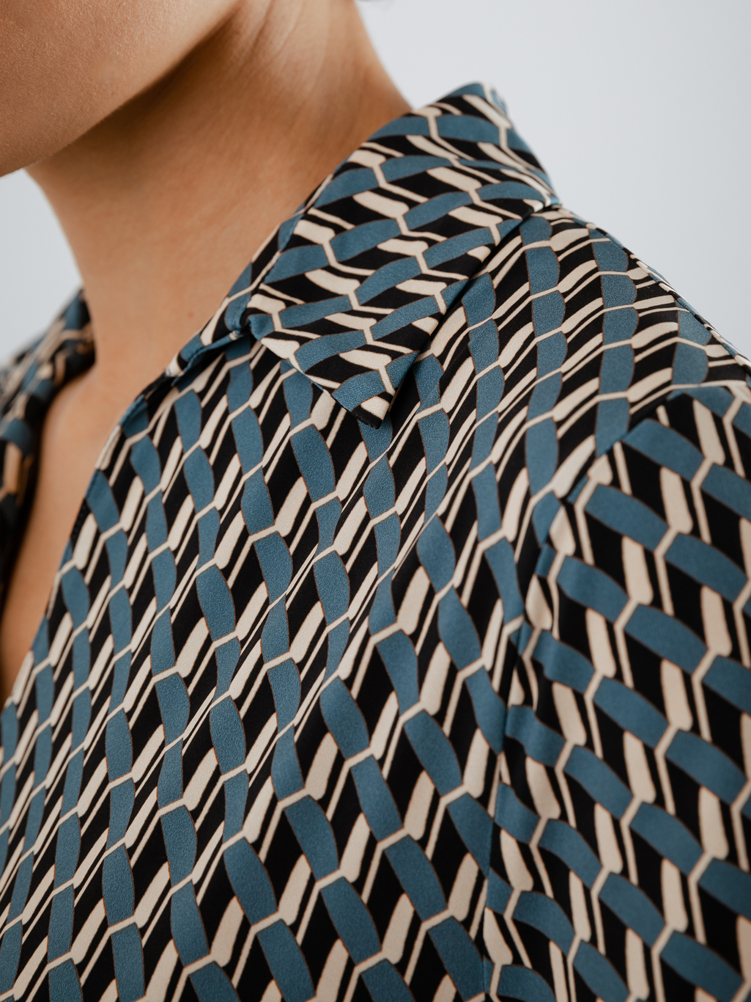 Detailansicht von Kurzarm-Poloshirt mit Musterung von SIYU