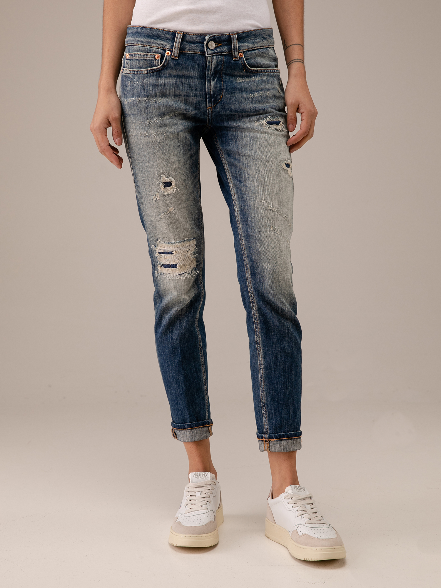 Detailansicht von Destroyed Slim Fit Jeans von DONDUP