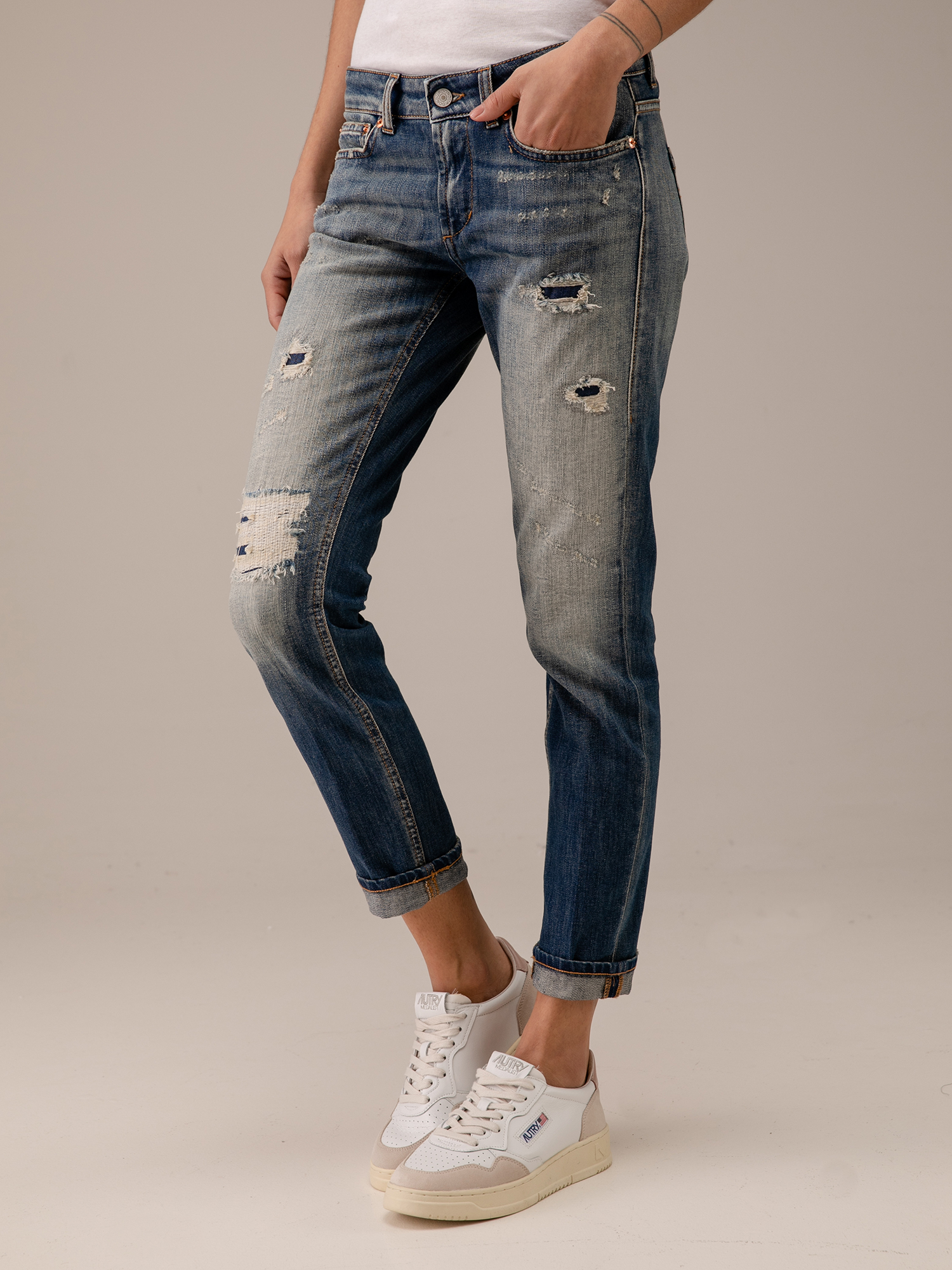 Detailansicht von Destroyed Slim Fit Jeans von DONDUP