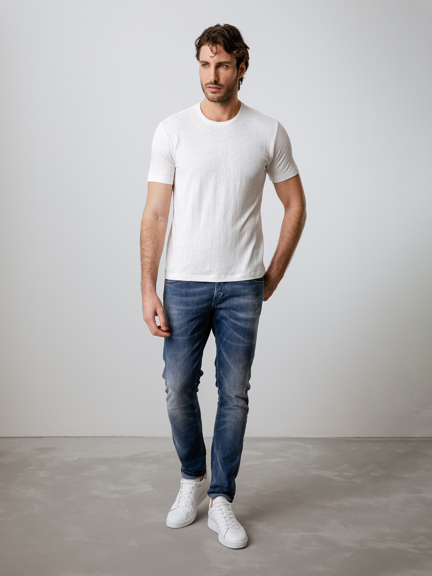 Detailansicht von T-Shirt aus Leinen von STEFAN BRANDT