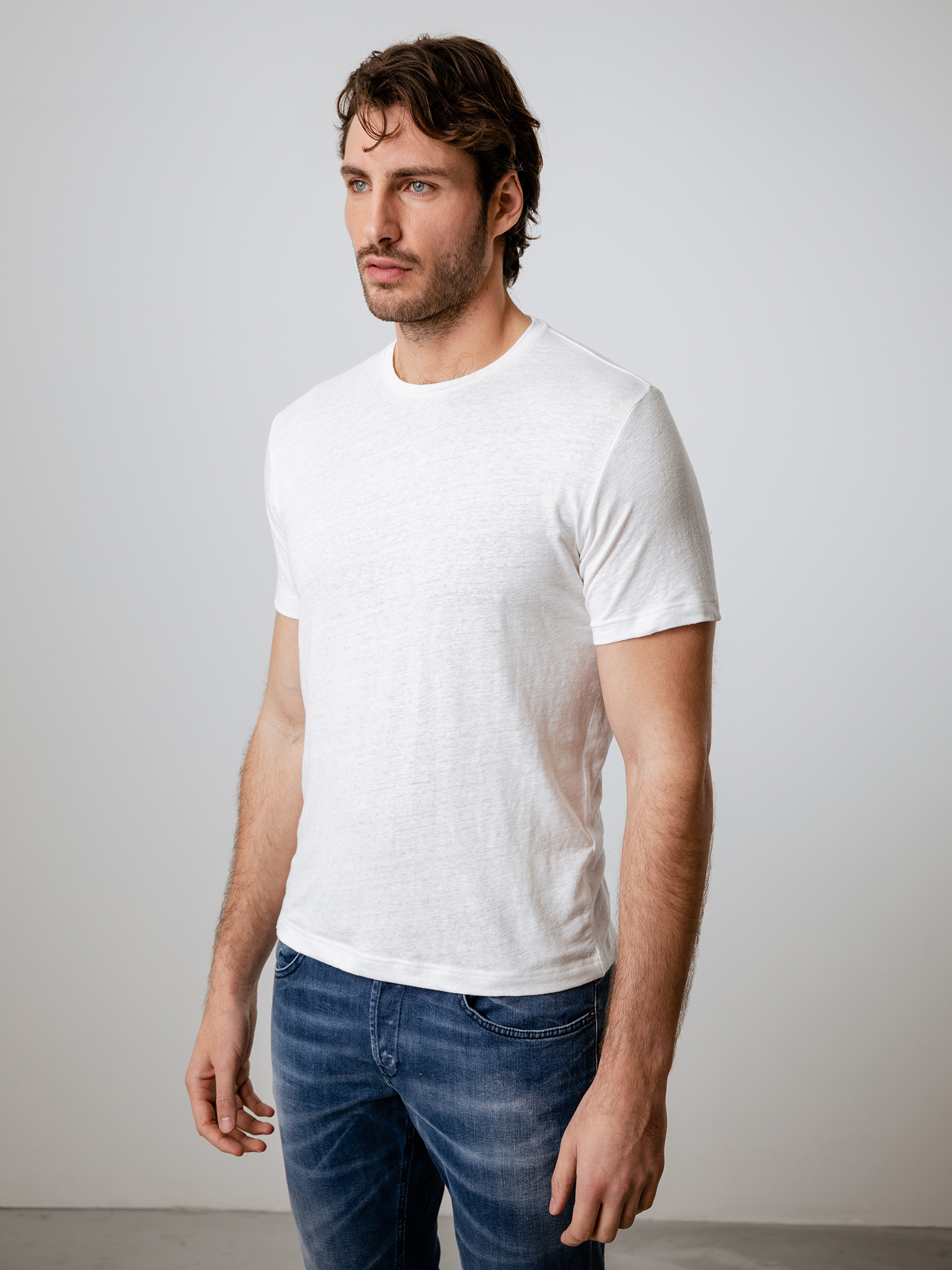 Detailansicht von T-Shirt aus Leinen von STEFAN BRANDT