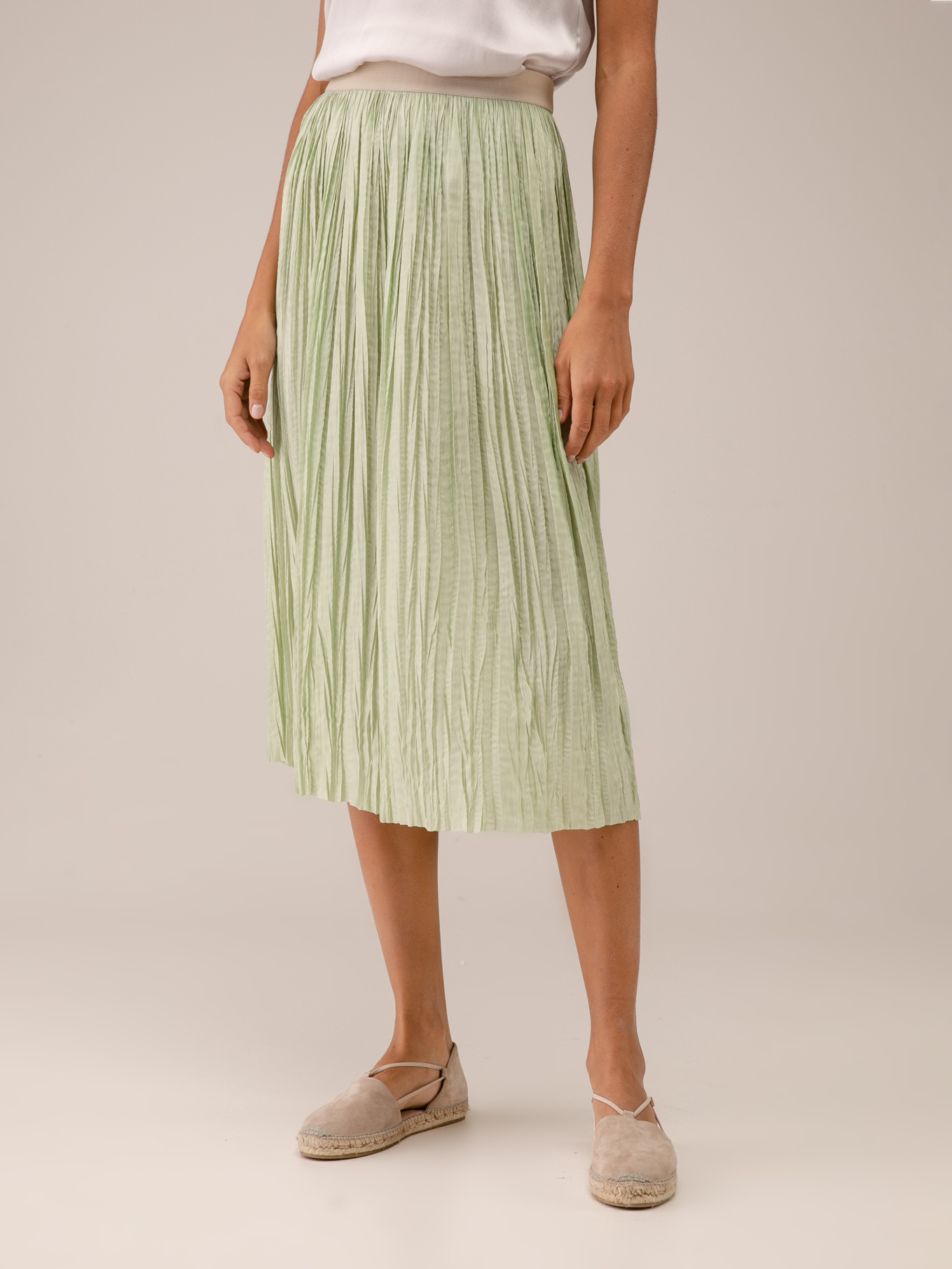 Detailansicht von Midi-Plisseerock von ROBERTO COLLINA