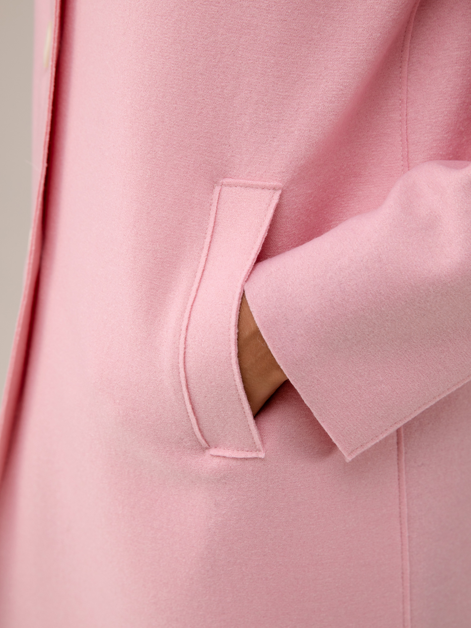 Detailansicht von Schurwollmantel von HARRIS WHARF LONDON