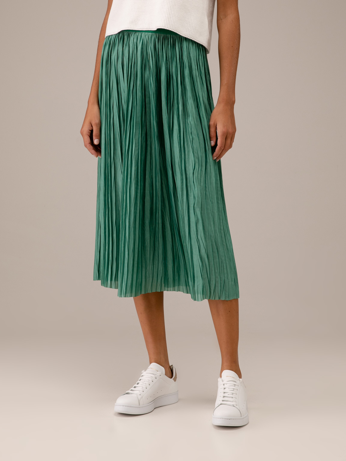 Detailansicht von Midi-Plisseerock von ROBERTO COLLINA