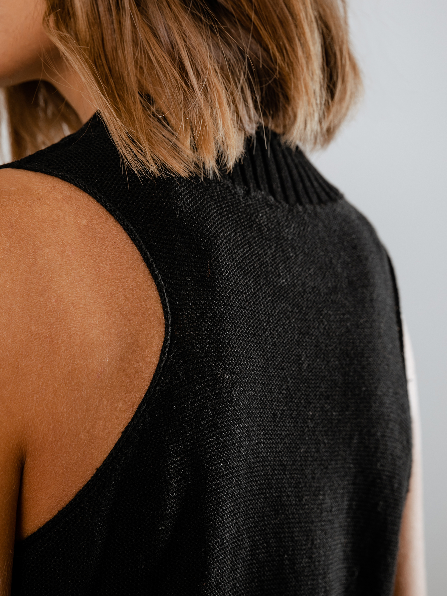 Detailansicht von Maxi-Strickkleid aus Leinen von ANTONELLI