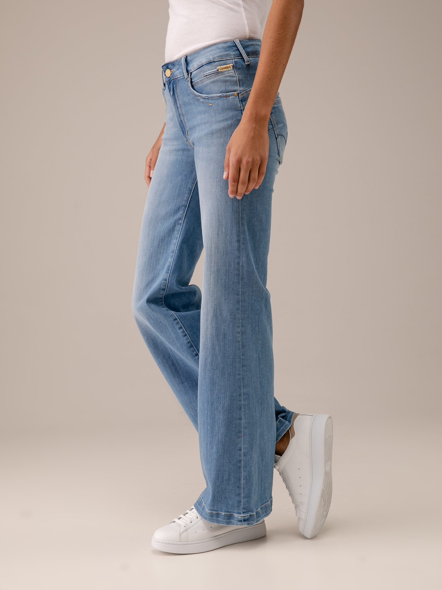 Detailansicht von Flared Jeans von LE TEMPS DES CERISES