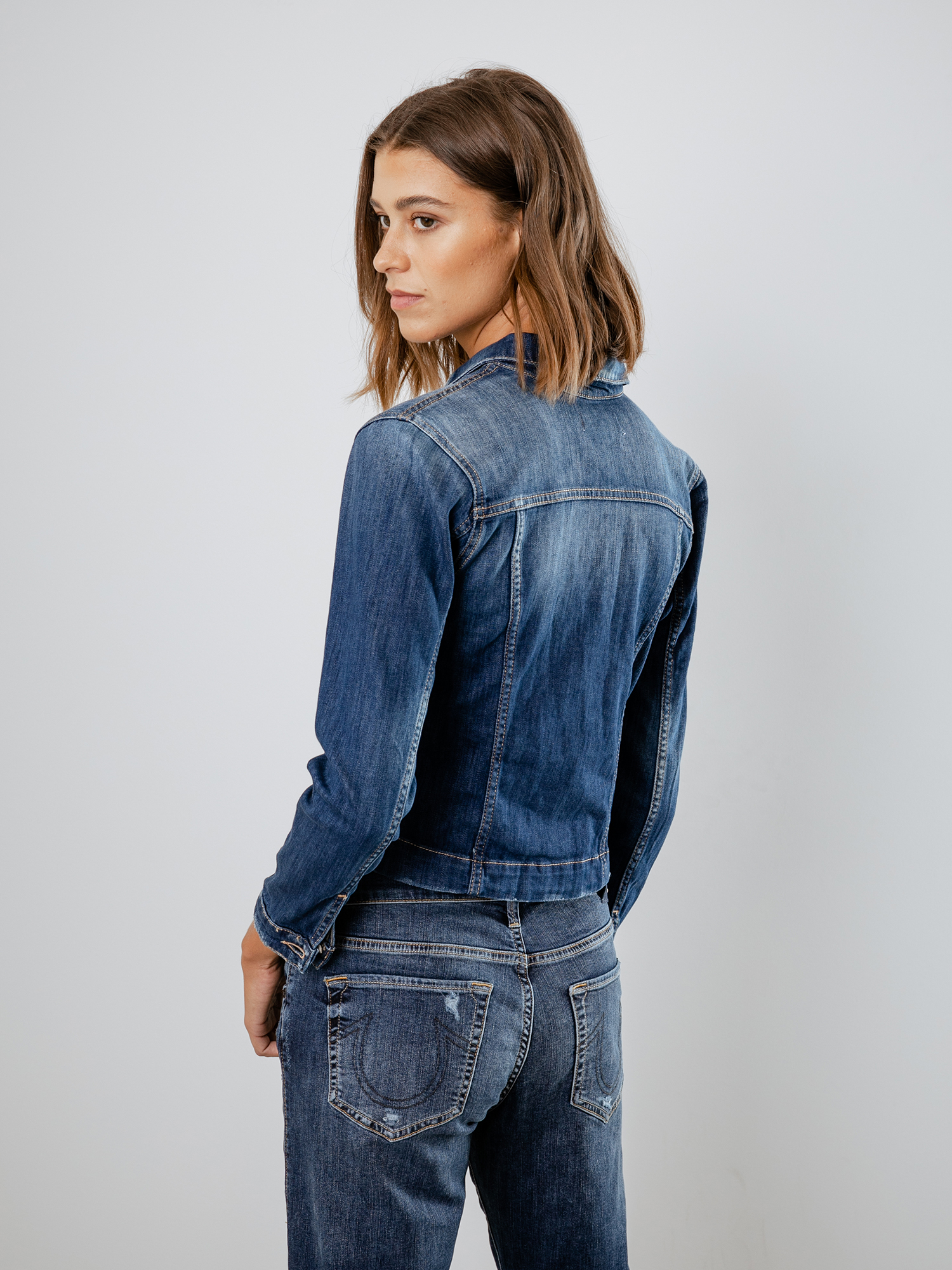 Detailansicht von Jeansjacke von LE TEMPS DES CERISES