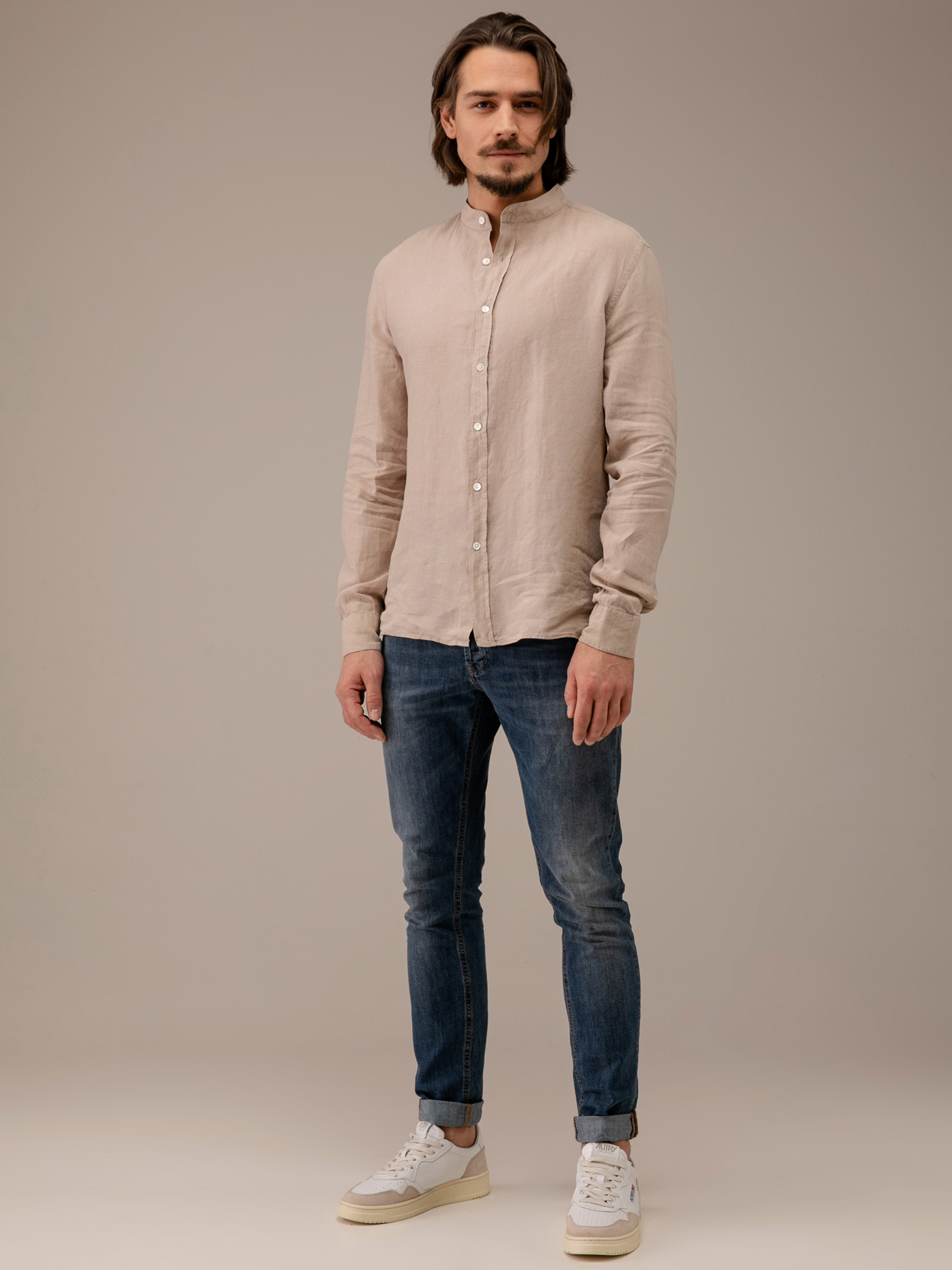 Detailansicht von Leinenhemd mit Stehkragen von 04651
