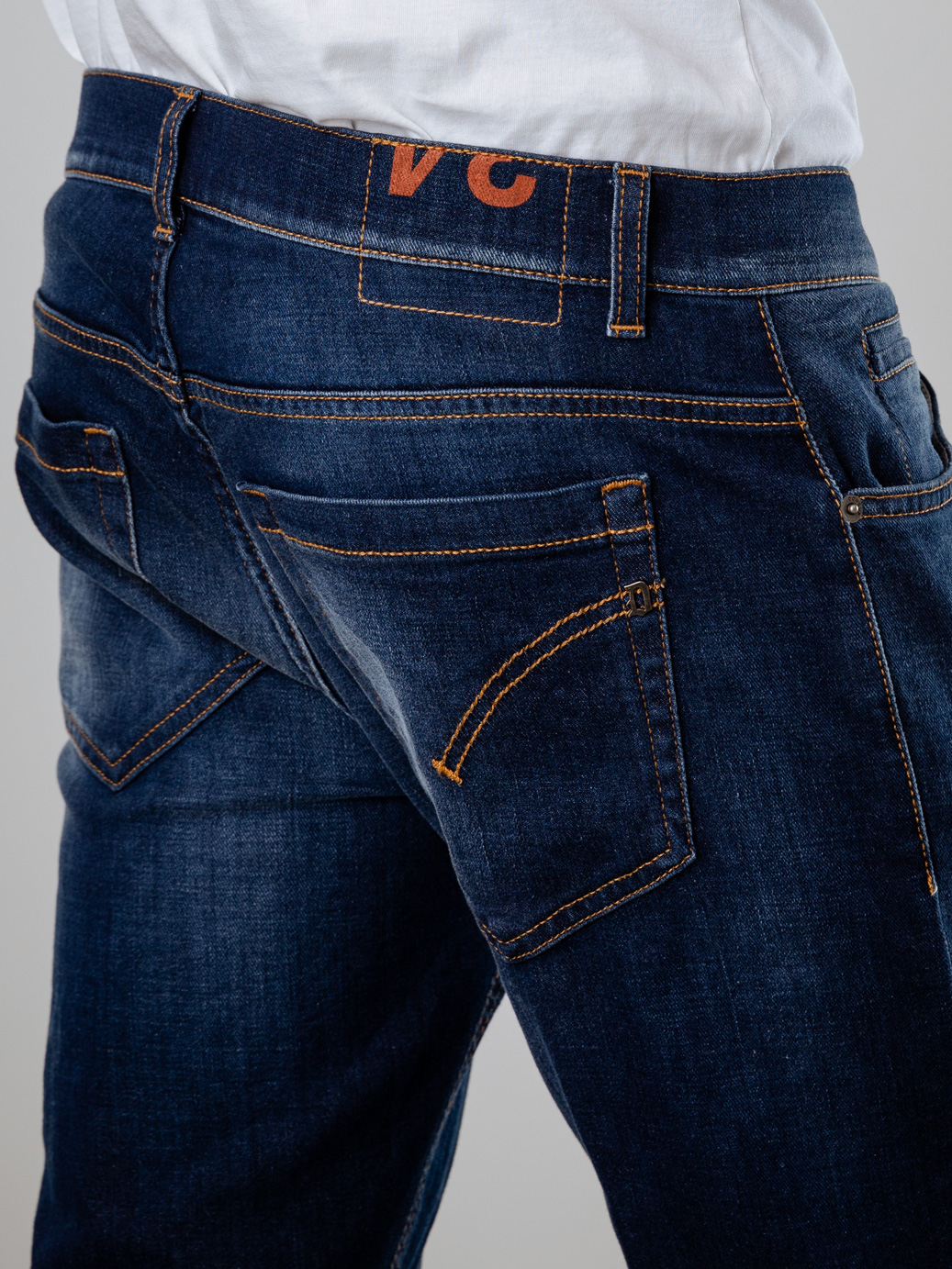 Detailansicht von Slim Fit Jeans von DONDUP